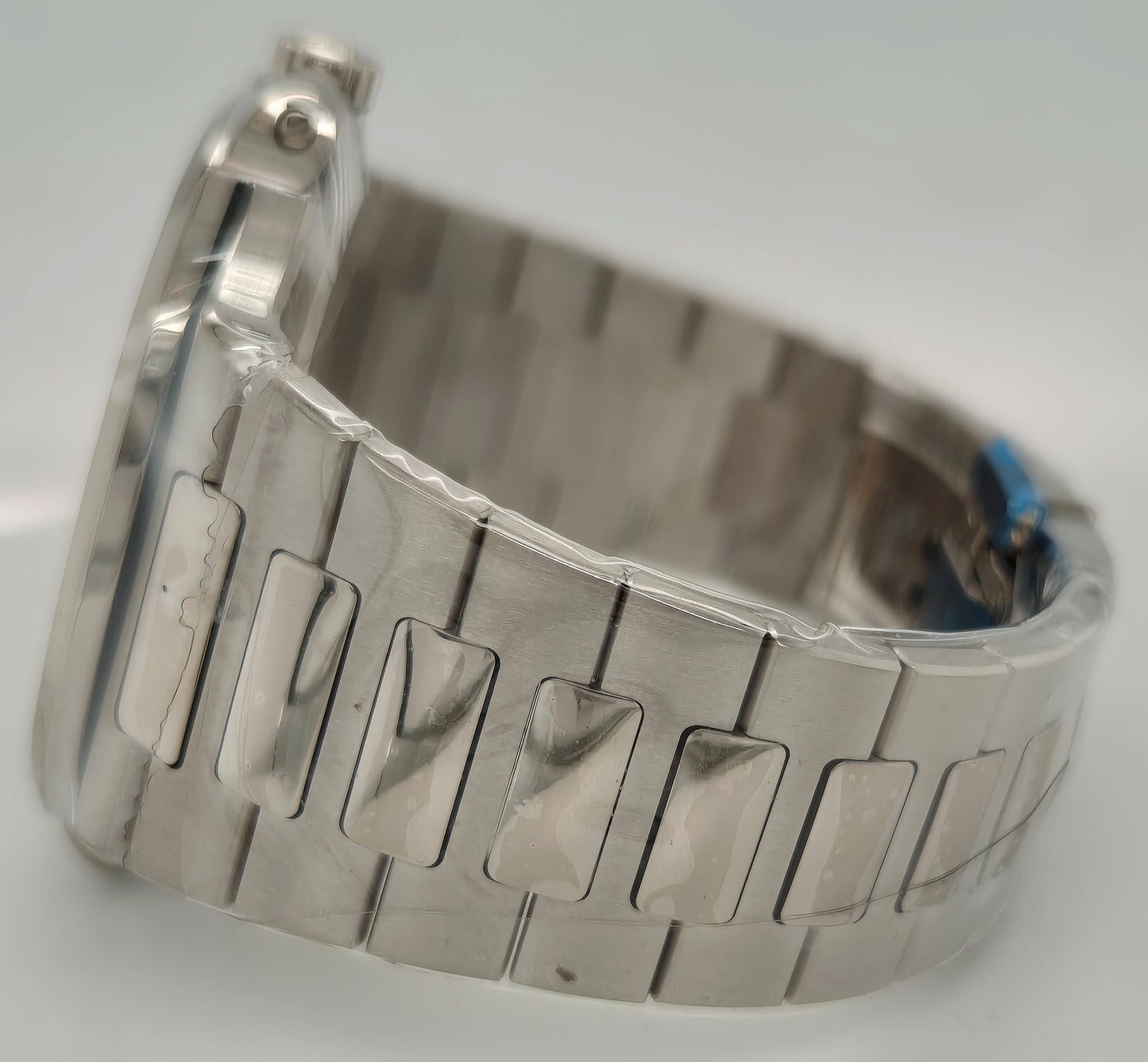 Patek Philippe Nautilus White Gold 5811/1G-001 side left