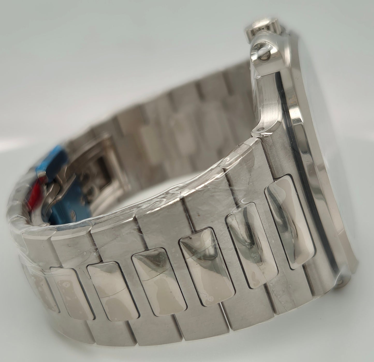 Patek Philippe Nautilus White Gold 5811/1G-001 side right