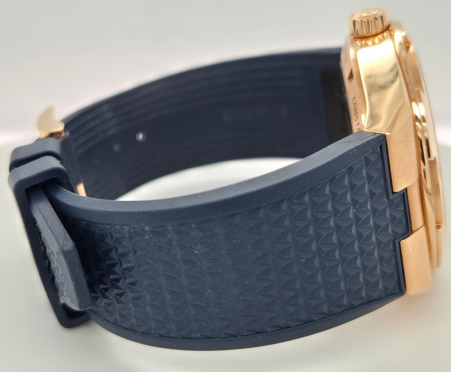 Vacheron Constantin Overseas Blue Dial 4500V/110R-B705 side right