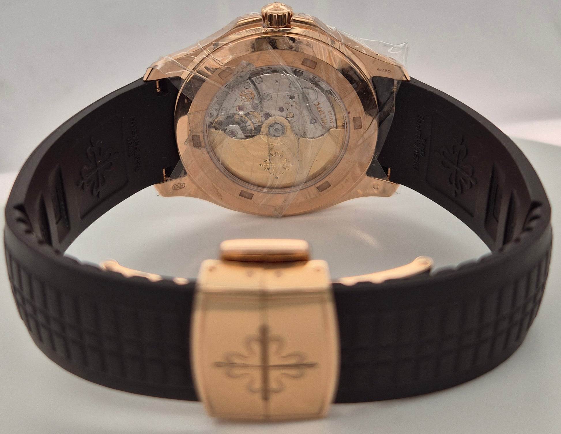 Patek Philippe Aquanaut Rose Gold 5167R-001 case