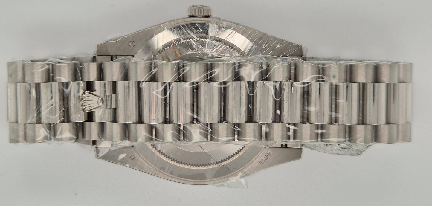 Rolex Day-Date 40 Olive Green Roman Dial White Gold 228239 clasp