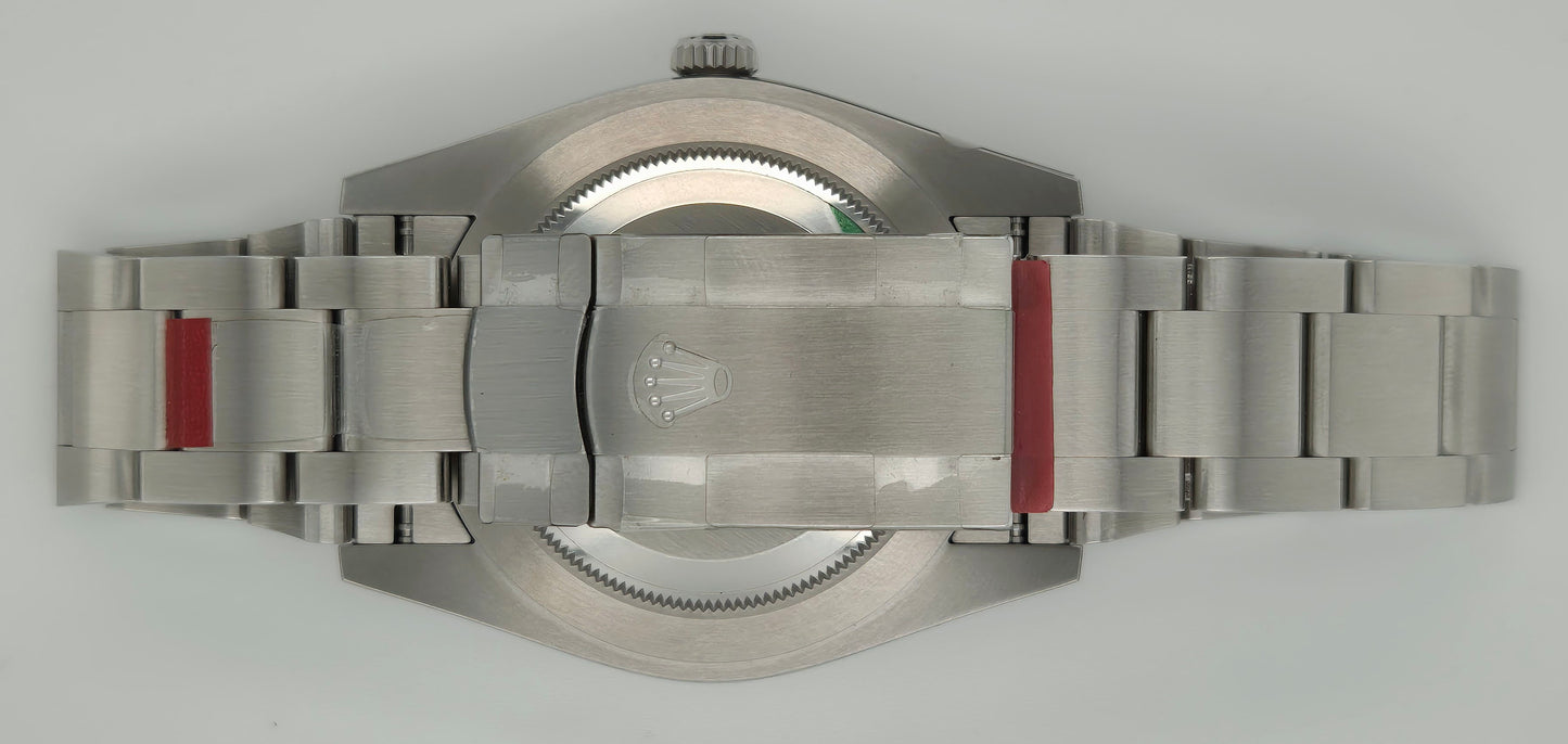 Rolex Oyster Perpetual 41 Celebration Dial Oyster Bracelet 124300 clasp