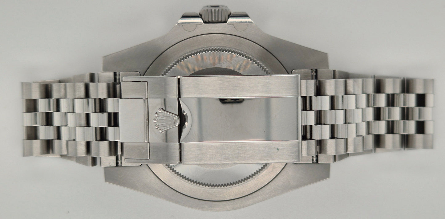 Rolex GMT-Master II Bruce Wayne Ceramic 126710GRNR clasp