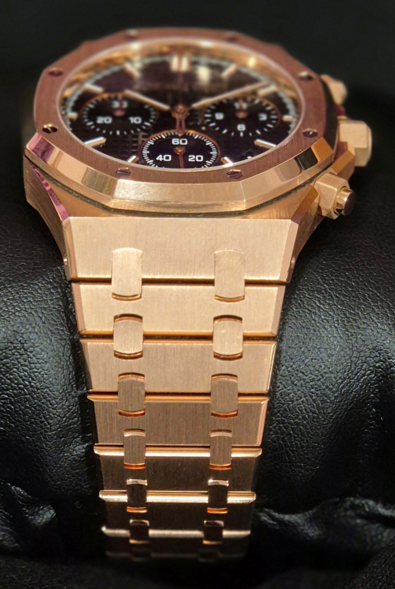 Audemars Piguet Royal Oak Chronograph Black Dial Rose Gold 26240OR.OO.1320OR.06 bracelet