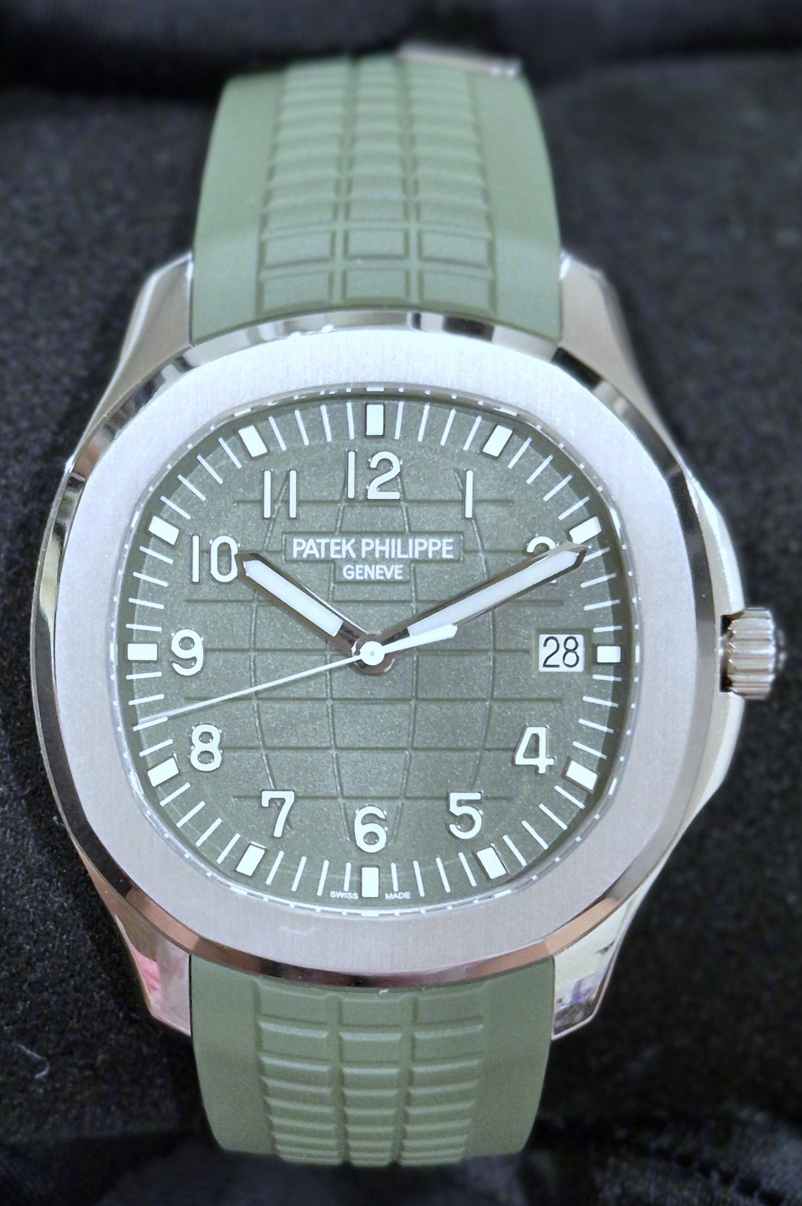 Patek Philippe Aquanaut Green White Gold 5168G-010 front