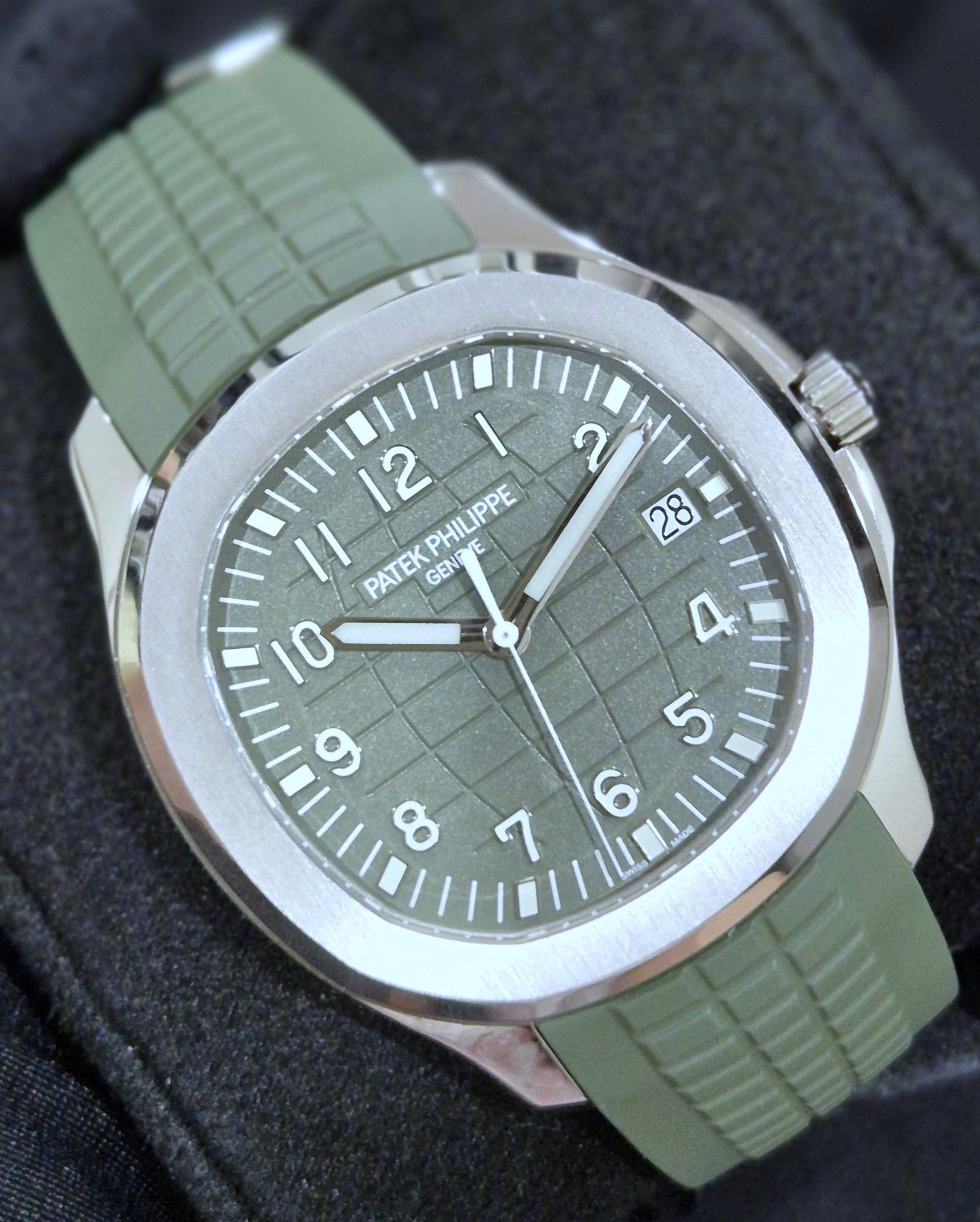 Patek Philippe Aquanaut Green White Gold 5168G-010 front left