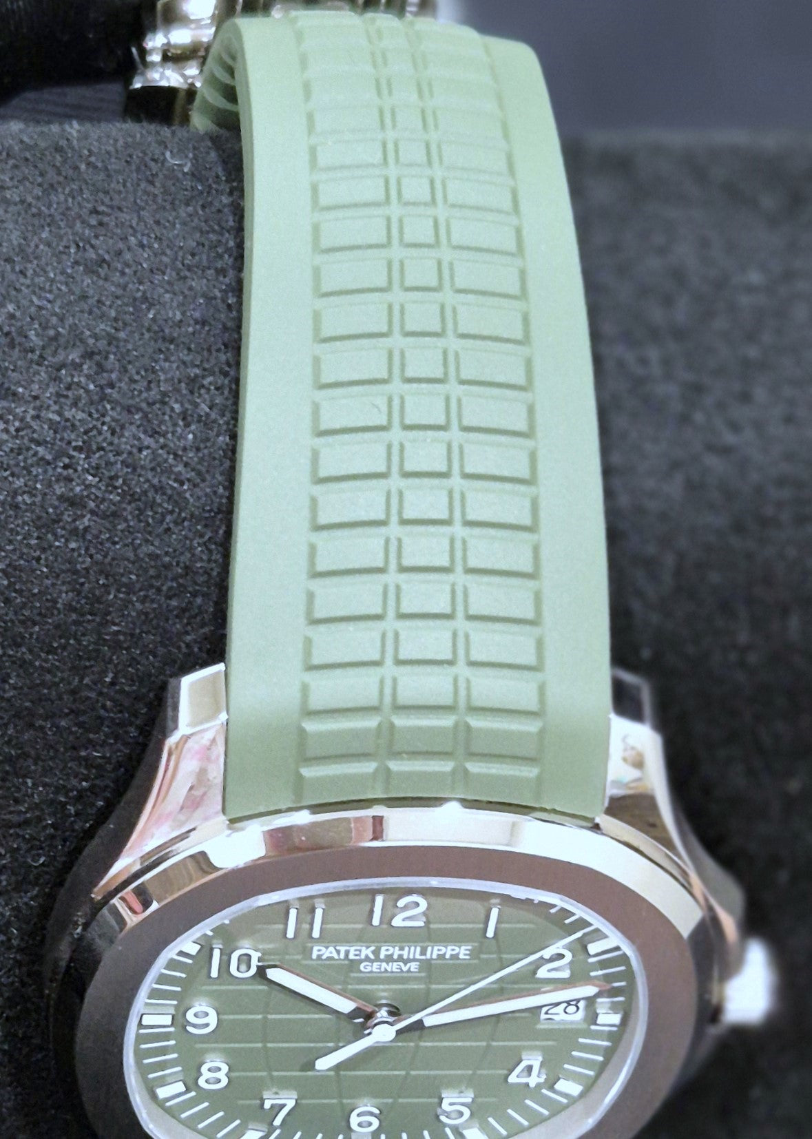 Patek Philippe Aquanaut Green White Gold 5168G-010 strap
