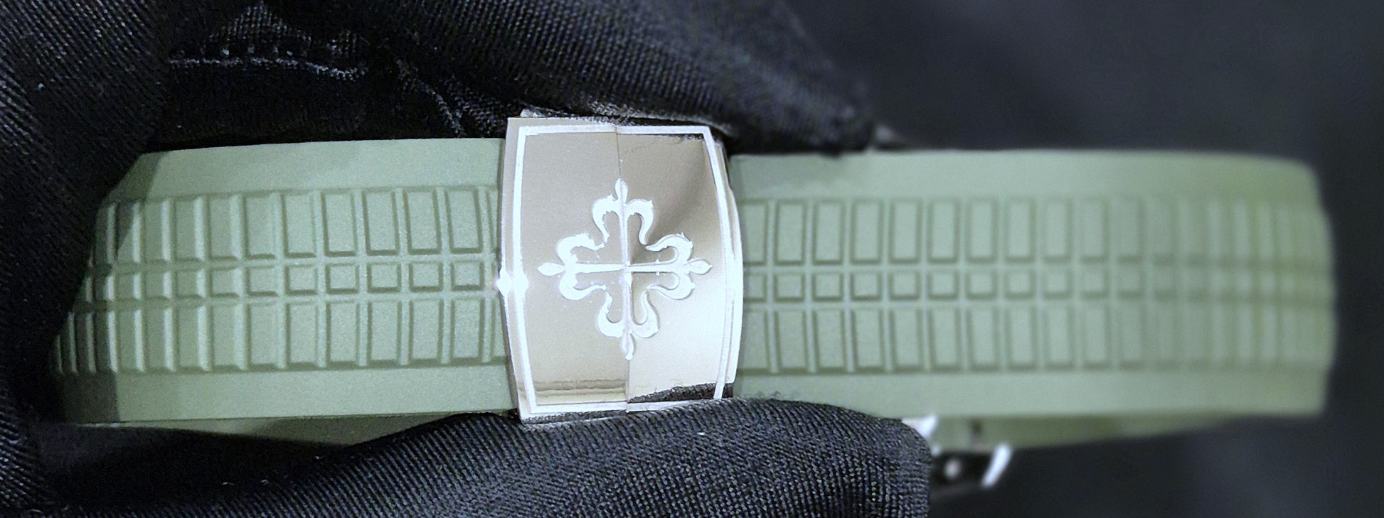 Patek Philippe Aquanaut Green White Gold 5168G-010 clasp