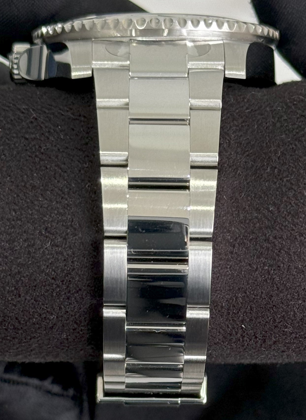 Rolex GMT-Master II Batman Oyster Steel 126710BLNR bracelet left