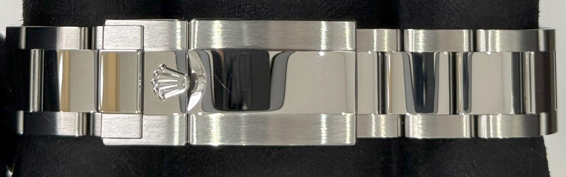 Rolex GMT-Master II Pepsi Oyster Bracelet 126710BLRO clasp