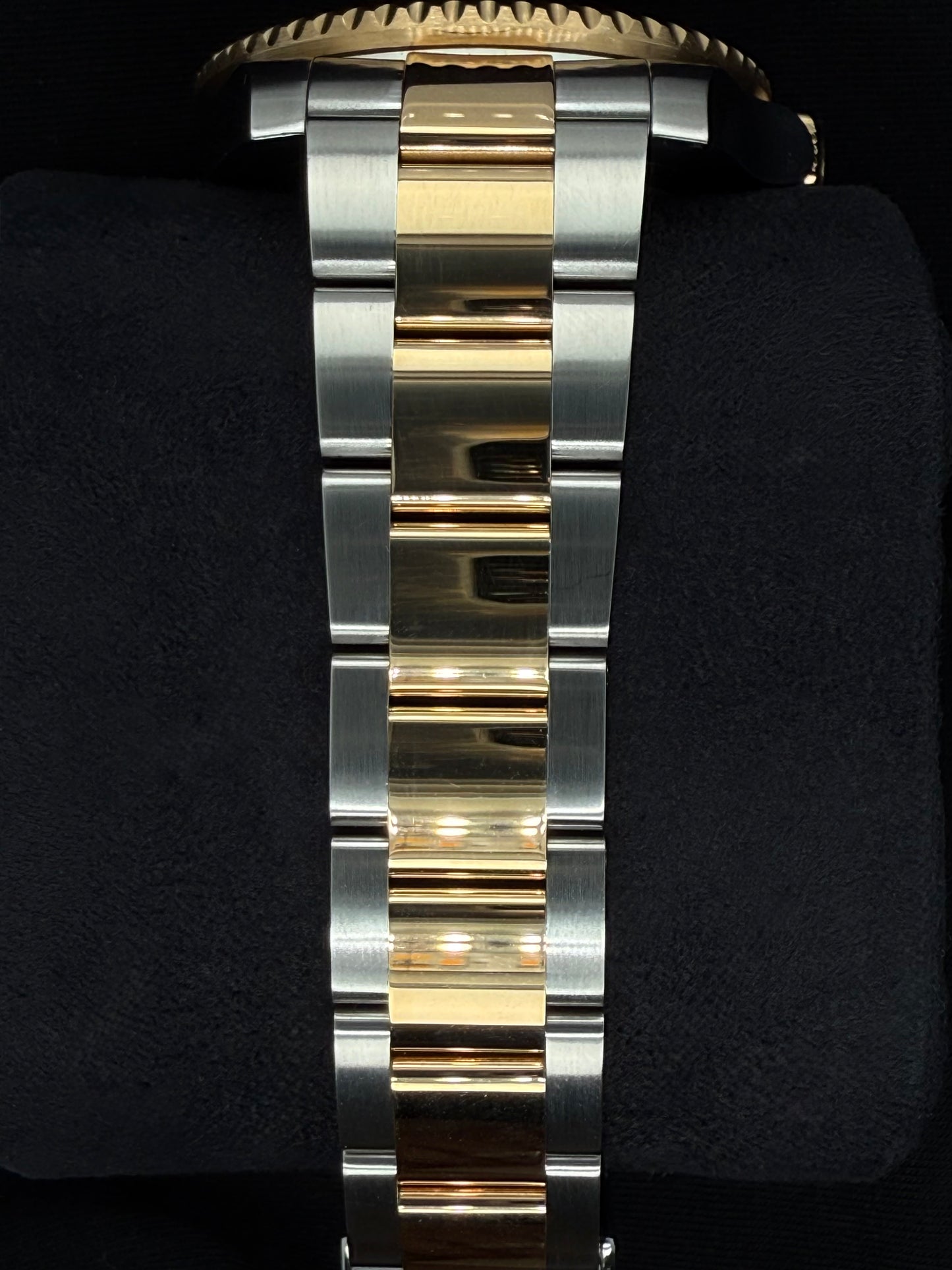 Rolex GMT-Master II Two Tone Yellow Gold Black Dial Green Arrow Hand 116713LN | 2016 | 40mm