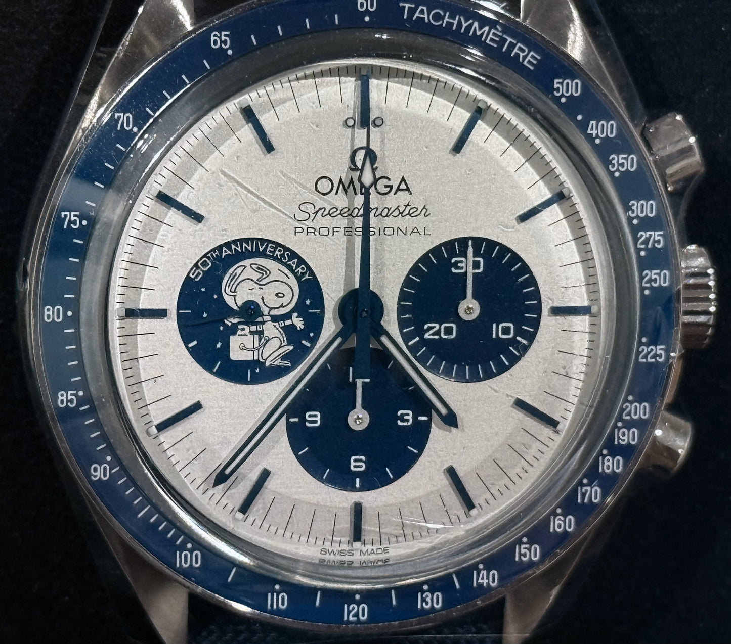 Omega Speedmaster Snoopy Ceramic & Steel 310.32.42.50.02.001 closeup front