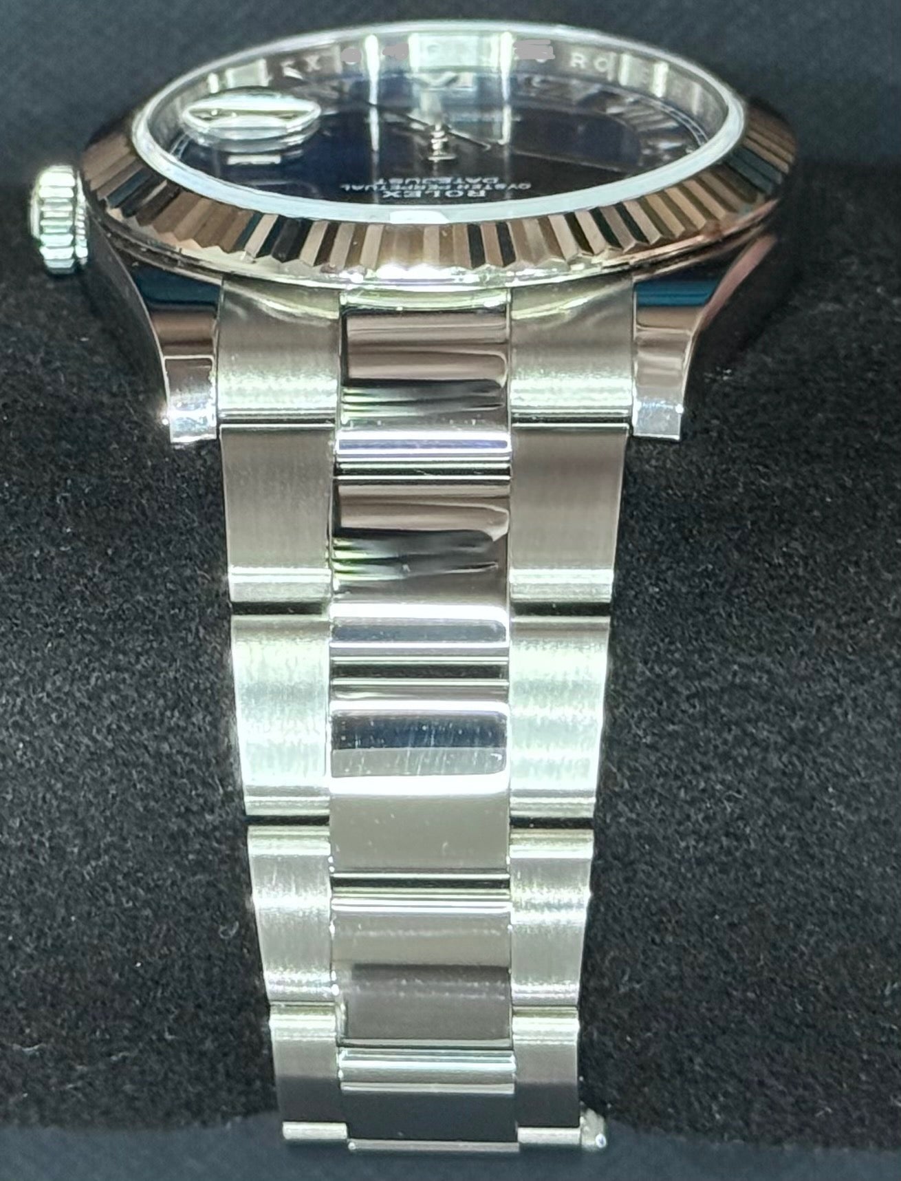 Rolex Datejust 41 Azzurro Blue Roman Fluted Oyster 126334 bracelet left