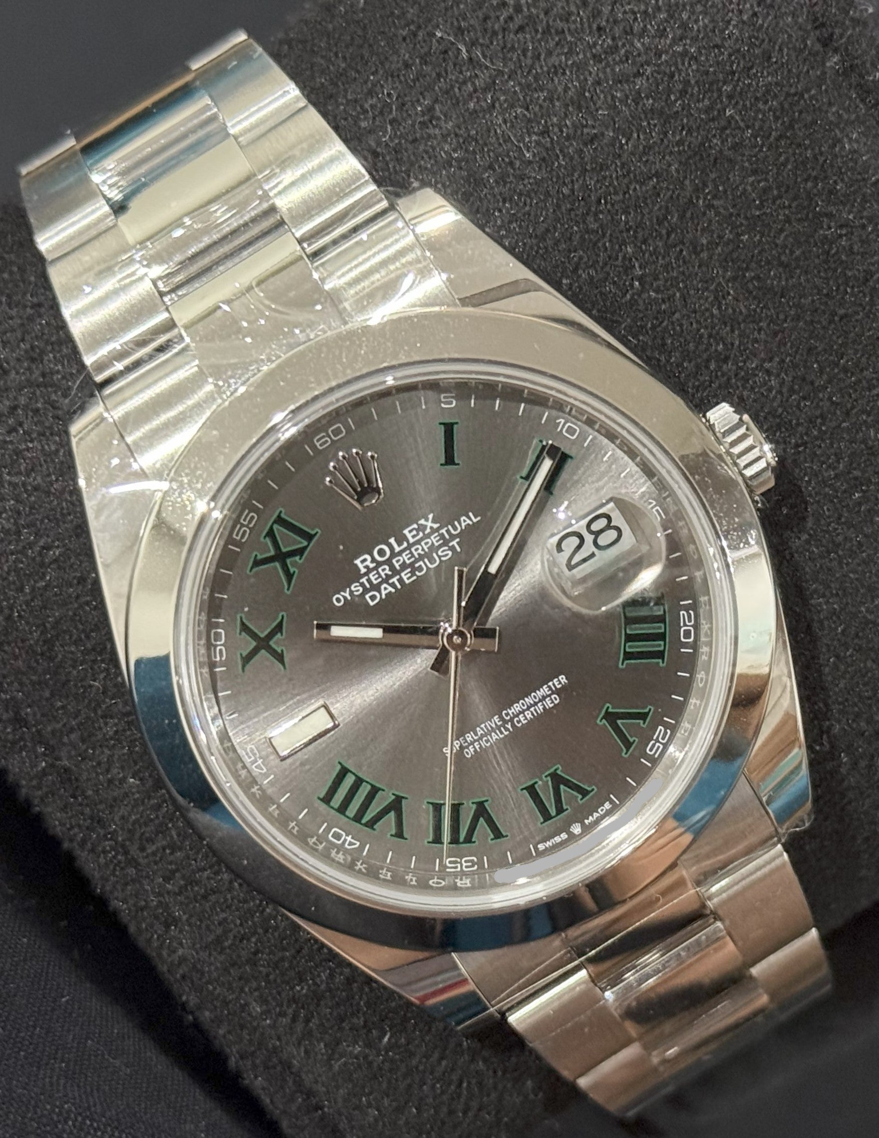 Rolex Datejust 41 Wimbledon Dial Oystersteel Smooth Bezel 126300 front left