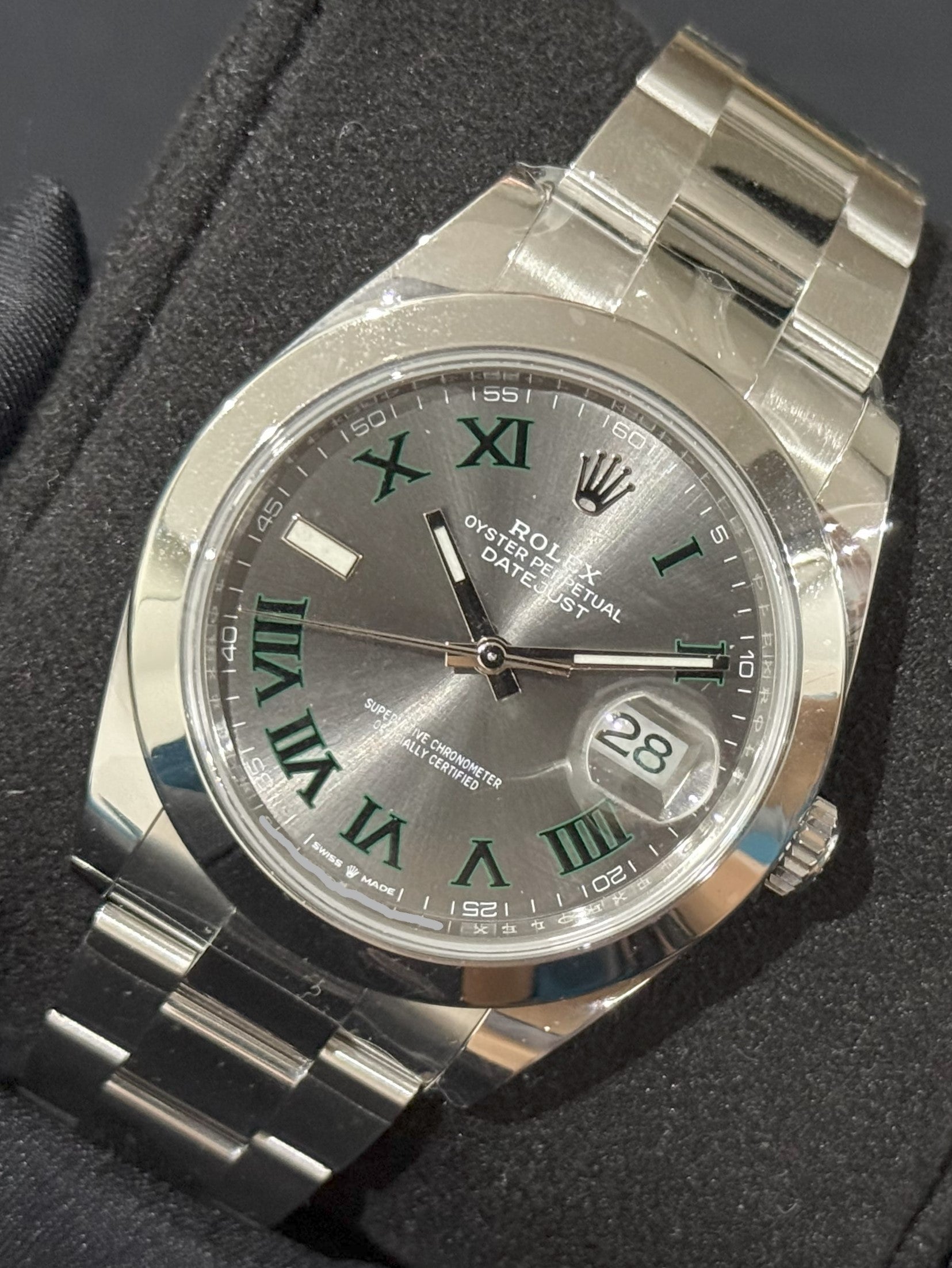 Rolex Datejust 41 Wimbledon Dial Oystersteel Smooth Bezel 126300 front right