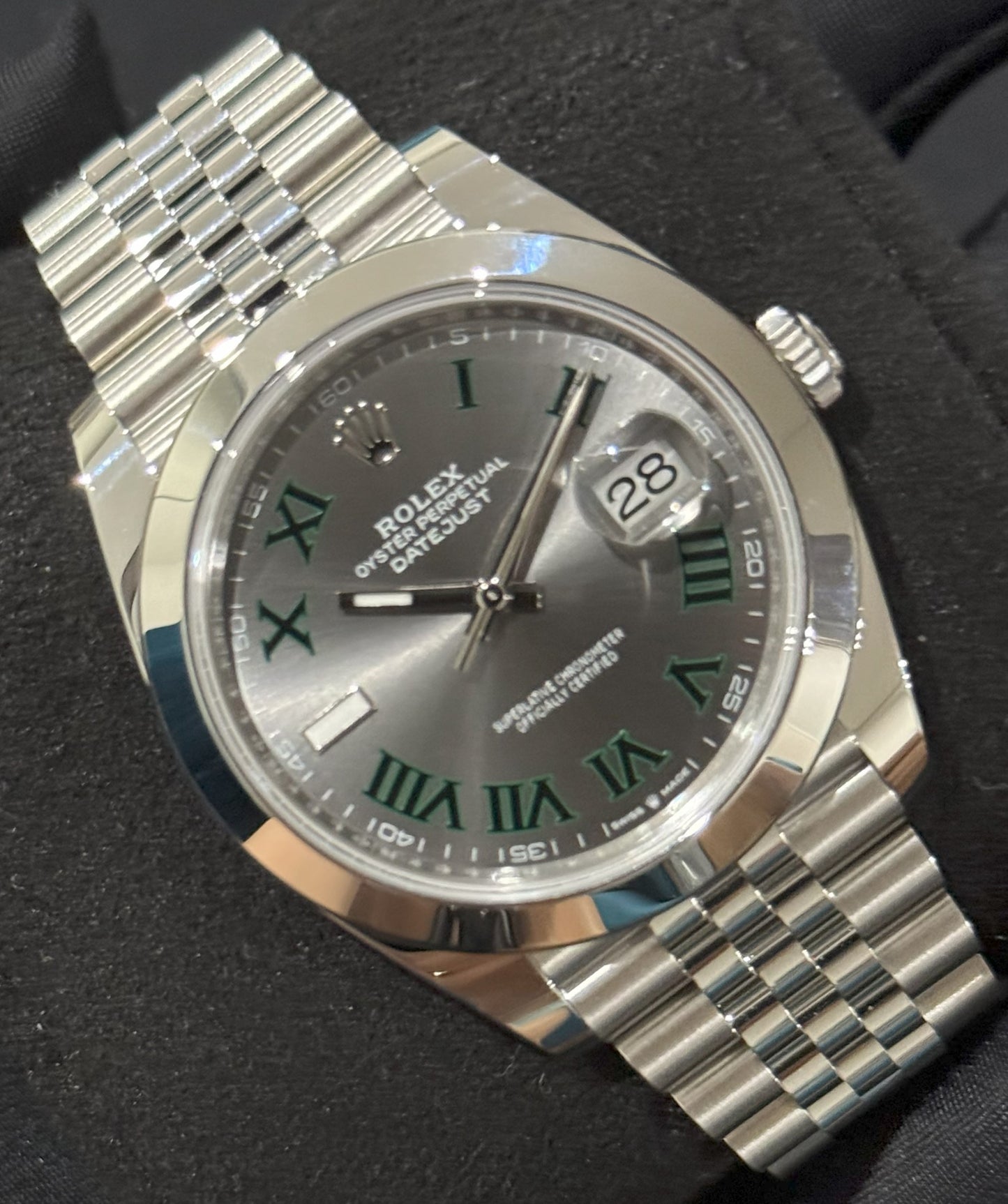 Rolex Datejust 41 Wimbledon Roman Dial Oystersteel Jubilee 126300 front left