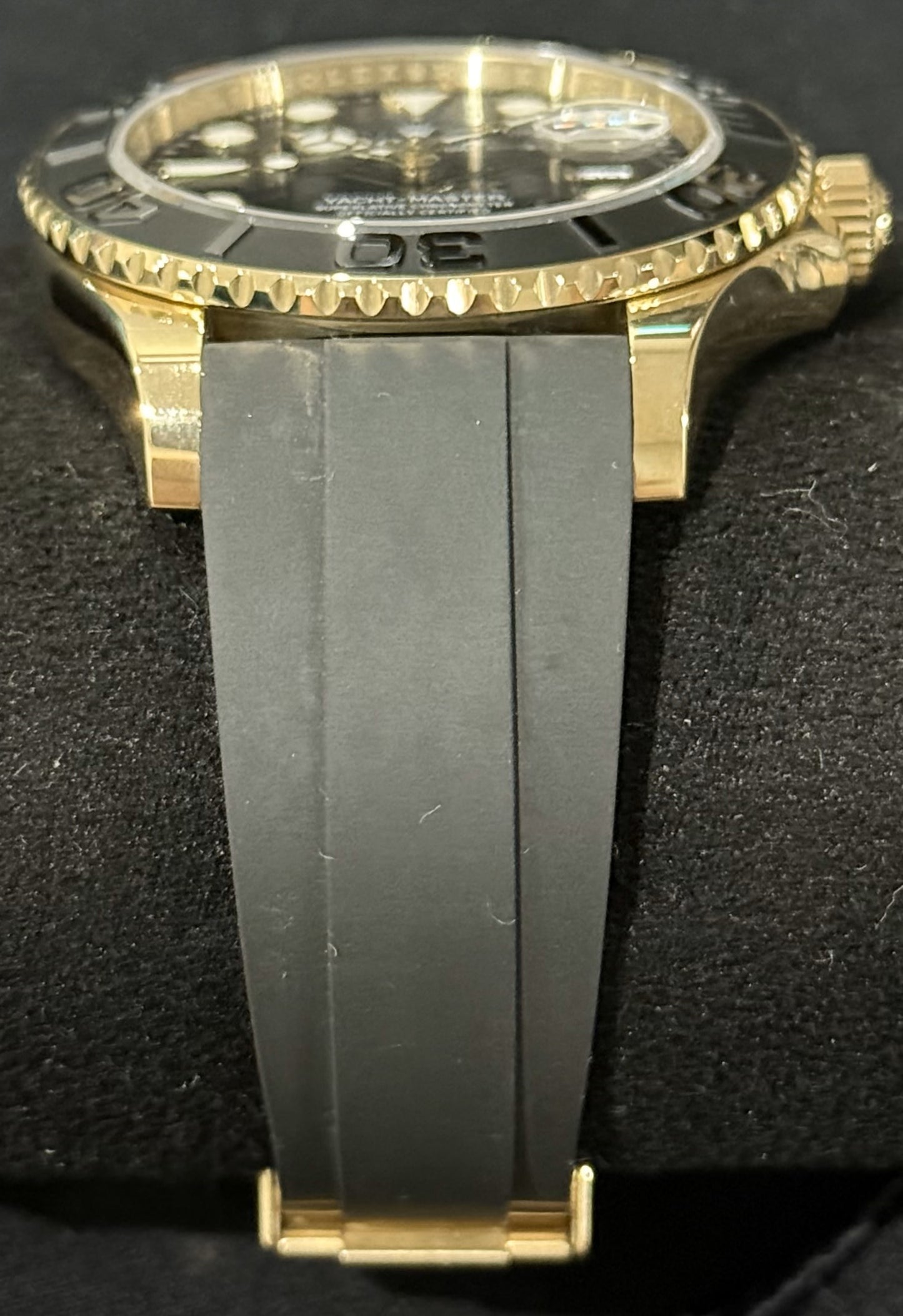 Rolex Yacht-Master Black Dial 18ct Yellow Gold Oysterflex 226658  strap