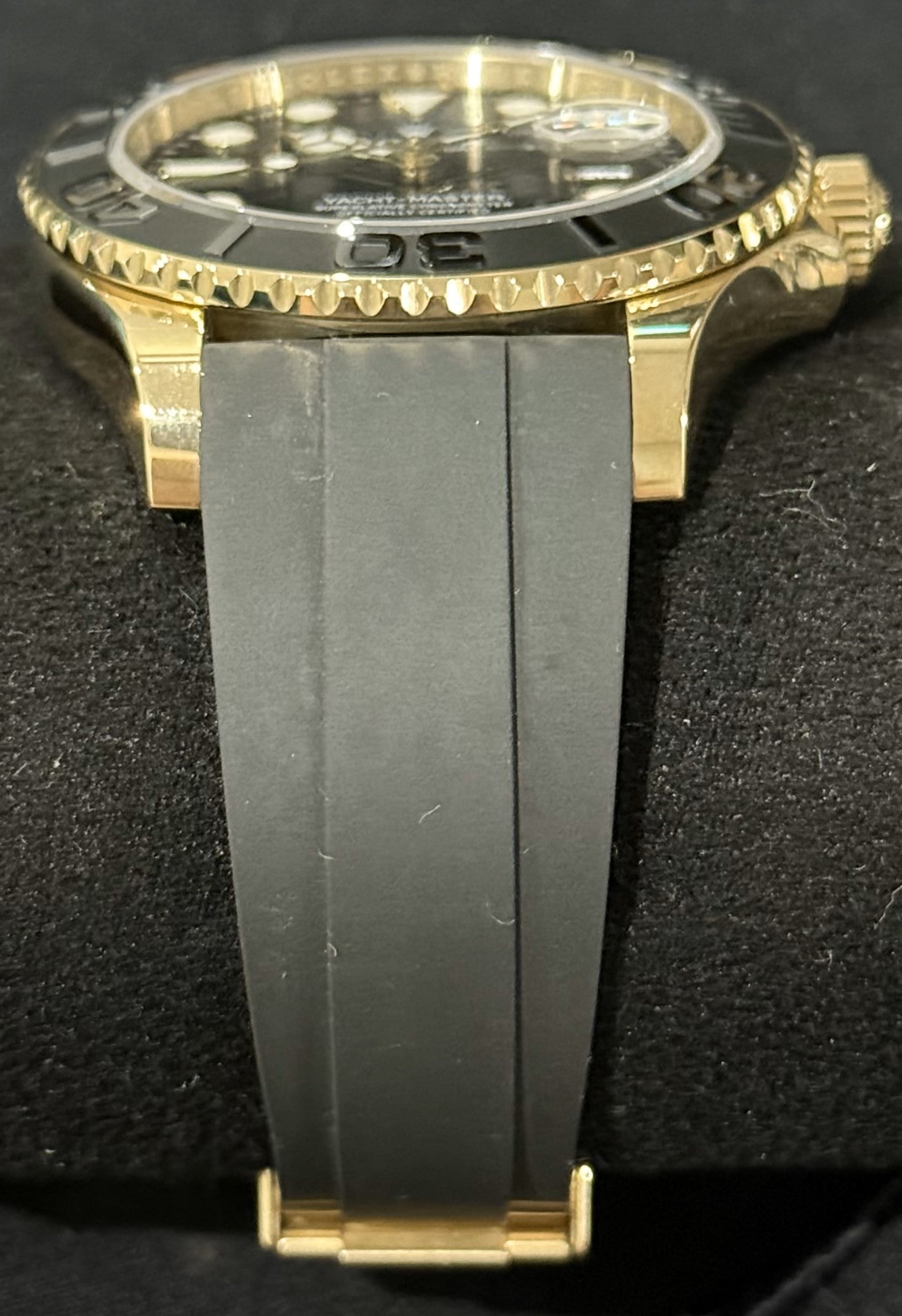 Rolex Yacht-Master Black Dial 18ct Yellow Gold Oysterflex 226658  strap