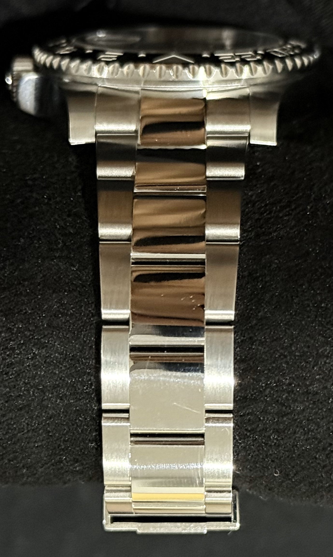 Rolex GMT-Master II Black Dial Green Arrow Hand 116710LN bracelet 2