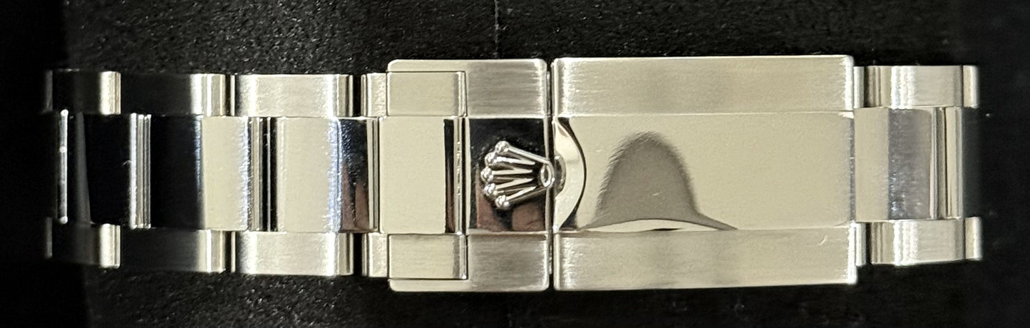 Rolex GMT-Master II Black Dial Green Arrow Hand 116710LN clasp