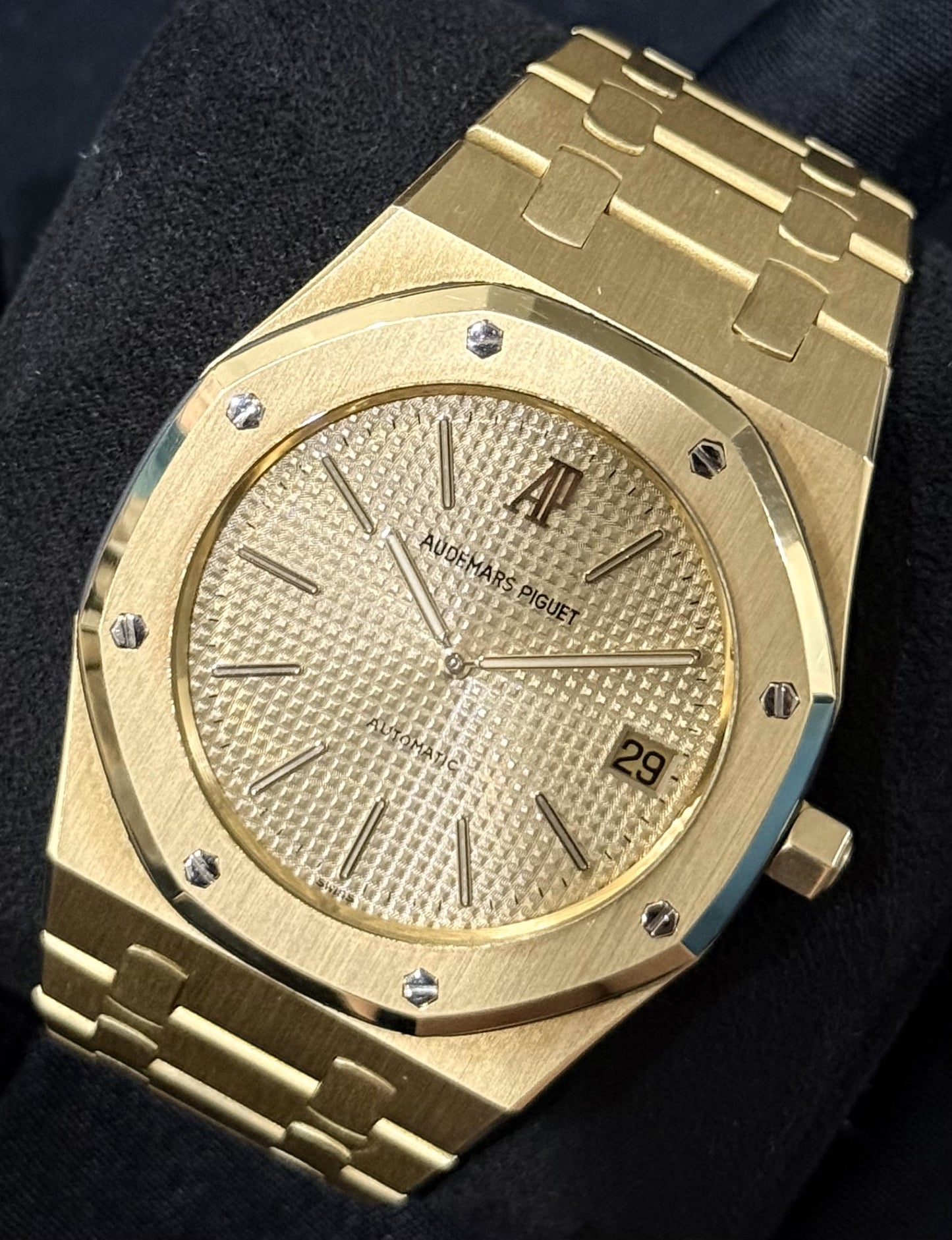 Audemars Piguet Royal Oak Jumbo 18ct Yellow Gold 5402 BA front right