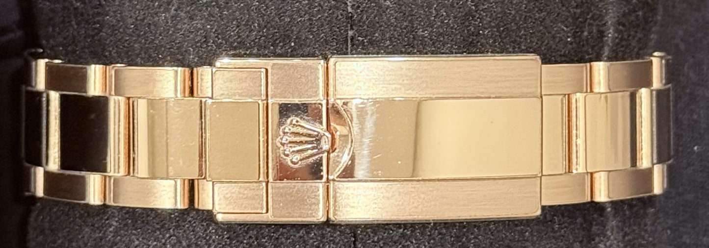 Rolex GMT-Master II 'Rootbeer' 18ct Rose Gold 126715CHNR clasp