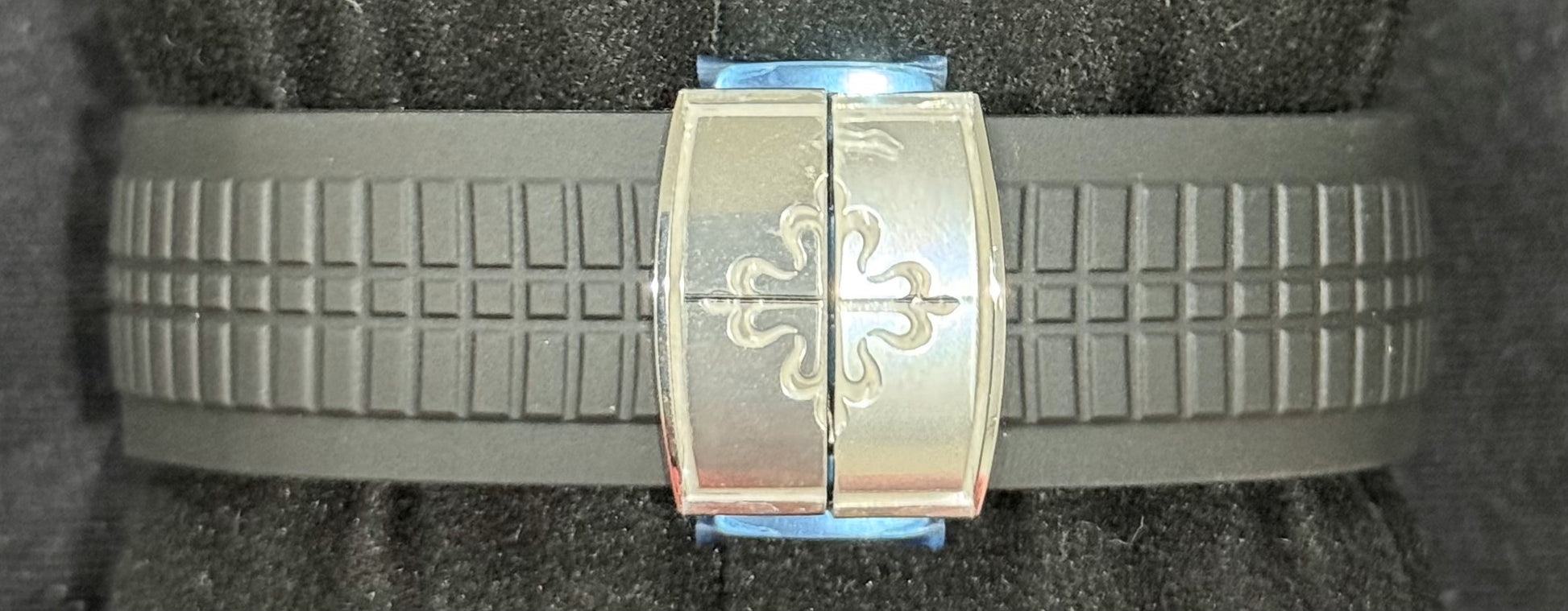 Patek Philippe Aquanaut Steel Travel Time Black Dial 5164A-001  clasp