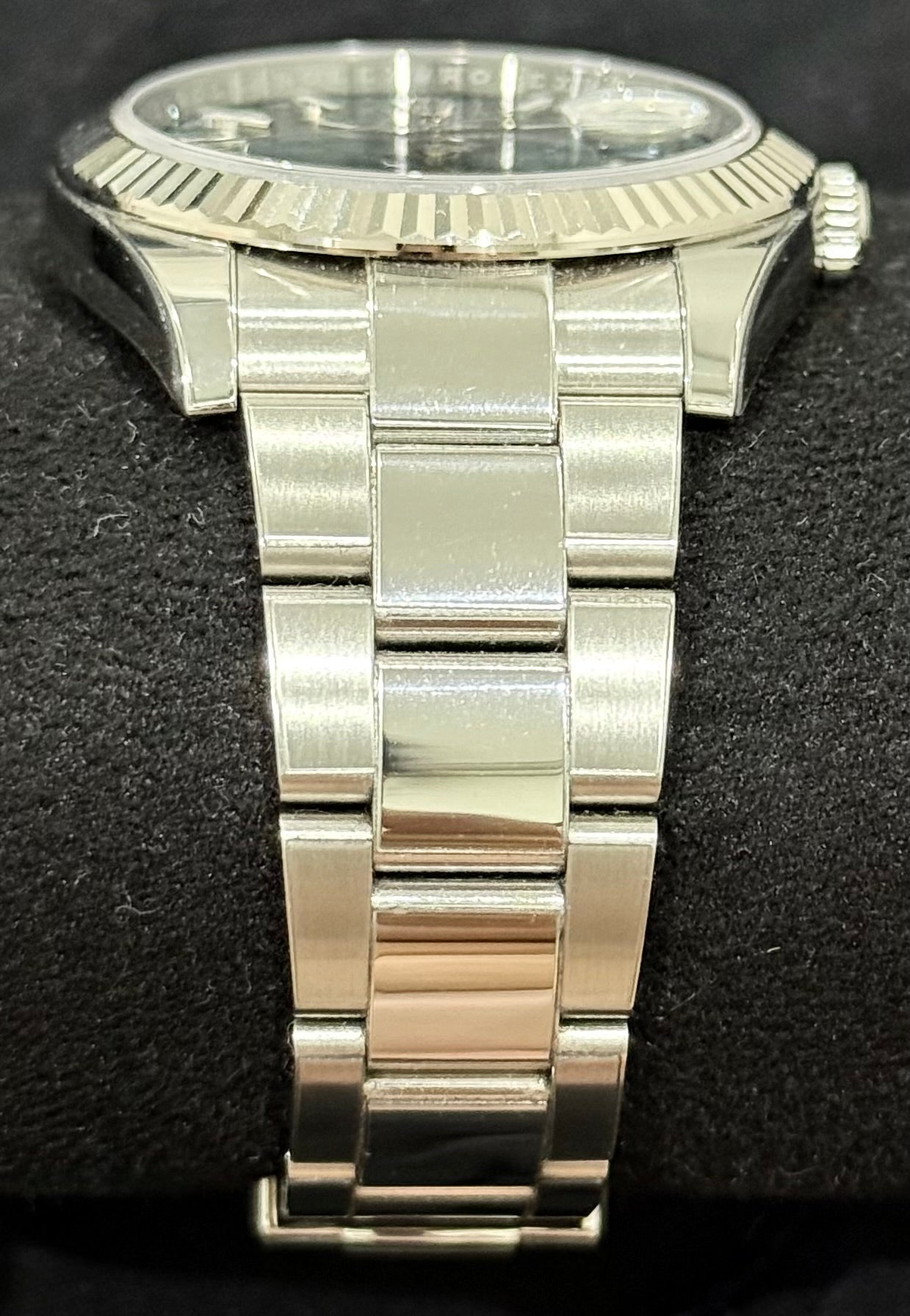Rolex Datejust 41 Mint Green Dial Fluted Bezel Oystersteel 126334 front bracelet