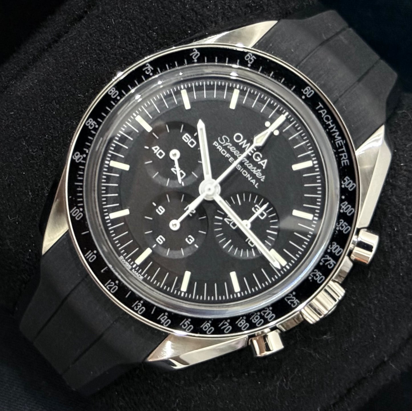 Omega Speedmaster Professional Moonwatch Sapphire Sandwich 310.30.42.50.01.002 front right