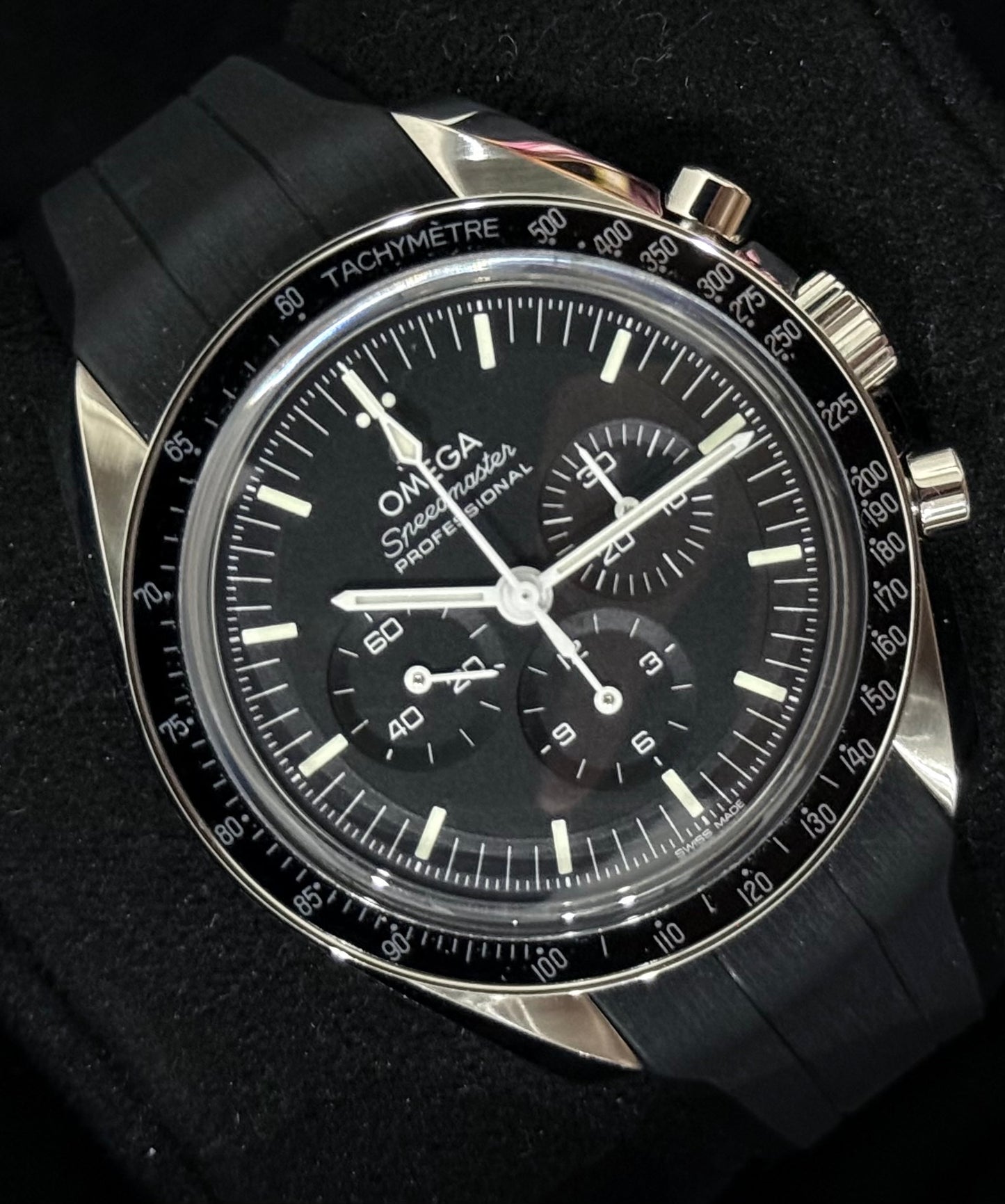 Omega Speedmaster Professional Moonwatch Sapphire Sandwich 310.30.42.50.01.002 front left