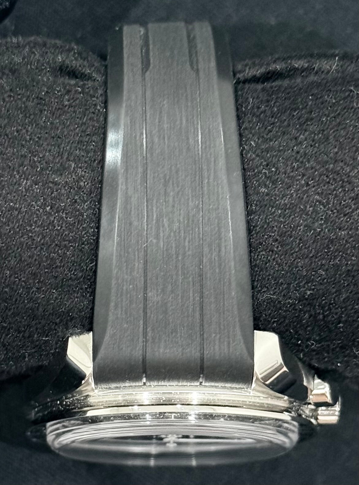 Omega Speedmaster Professional Moonwatch Sapphire Sandwich 310.30.42.50.01.002 bracelet 2