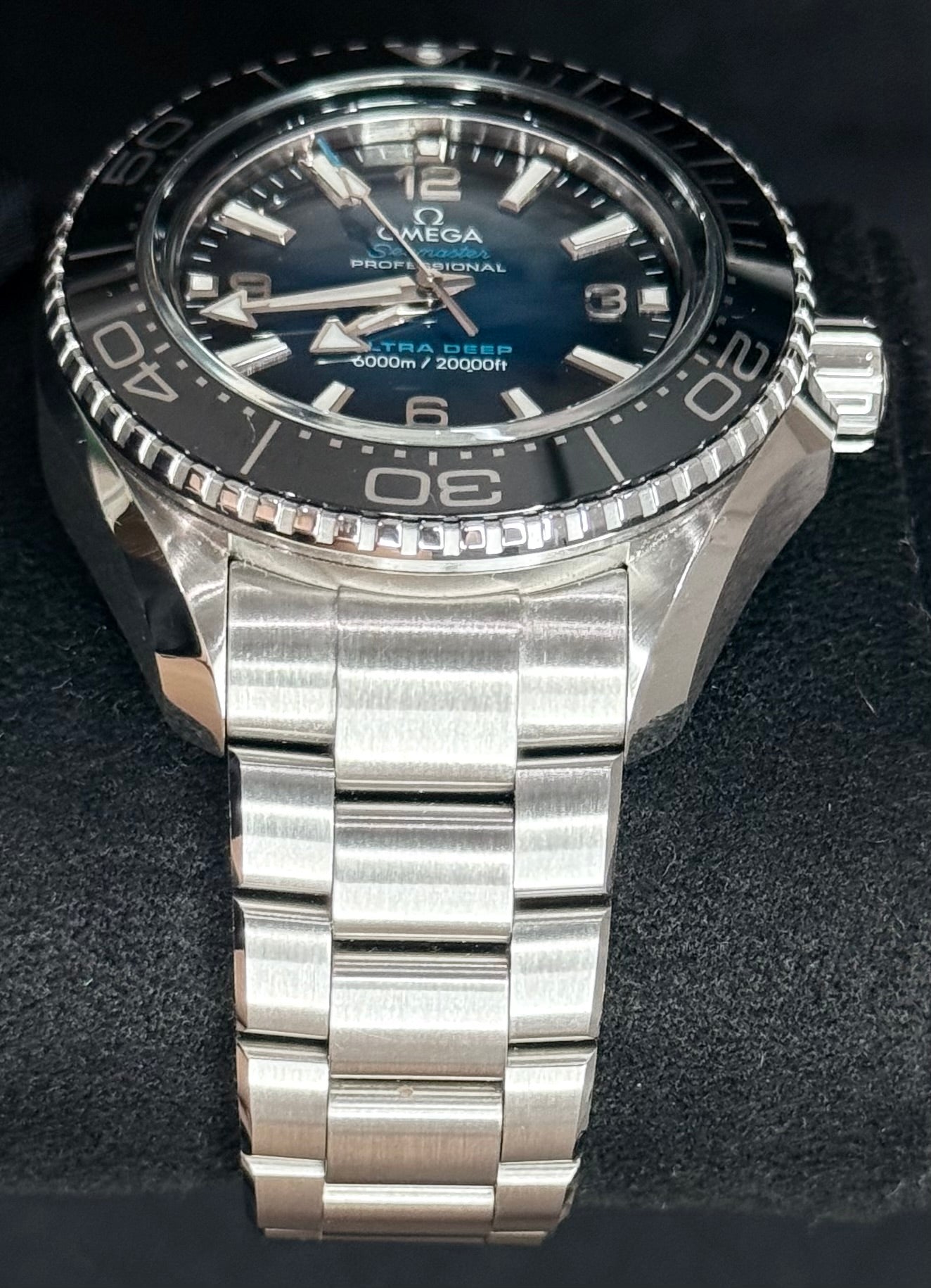 Omega Seamaster Ultra Deep Planet Ocean 6000M 215.30.46.21.03.001 bracelet