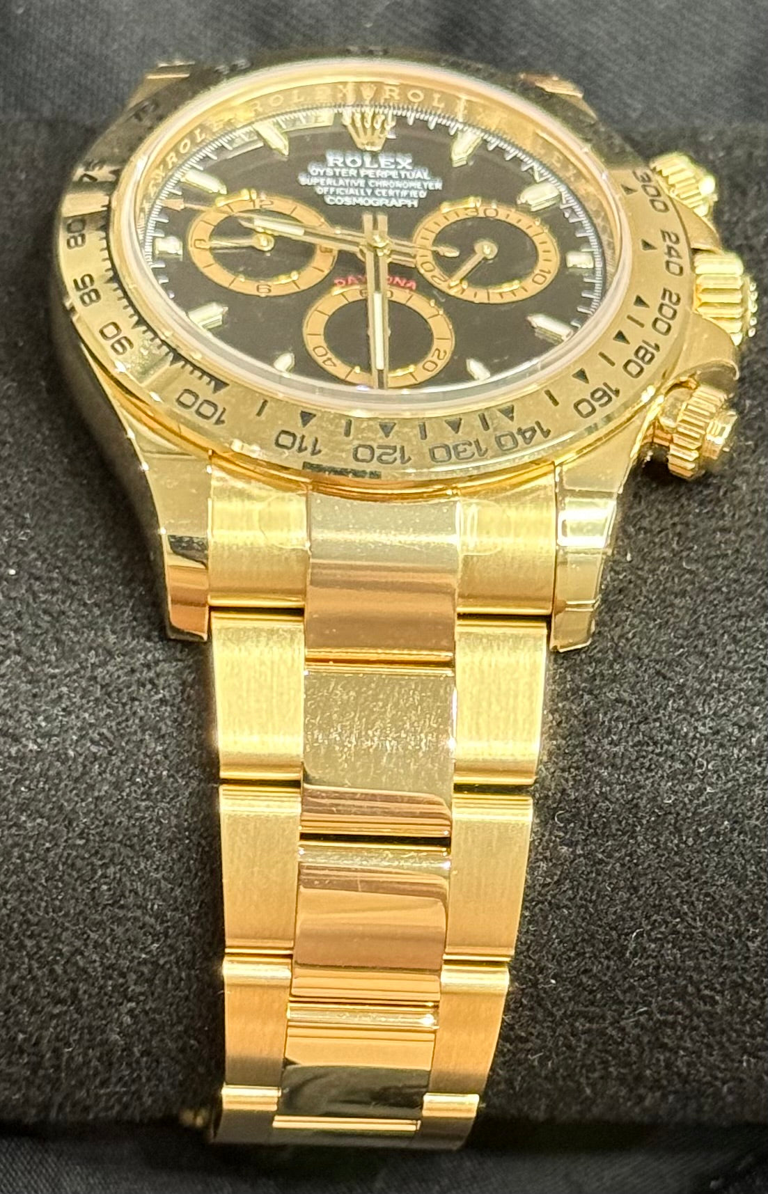 Rolex Cosmograph Daytona Yellow Gold Black Dial with Gold Rings 126508 bracelet