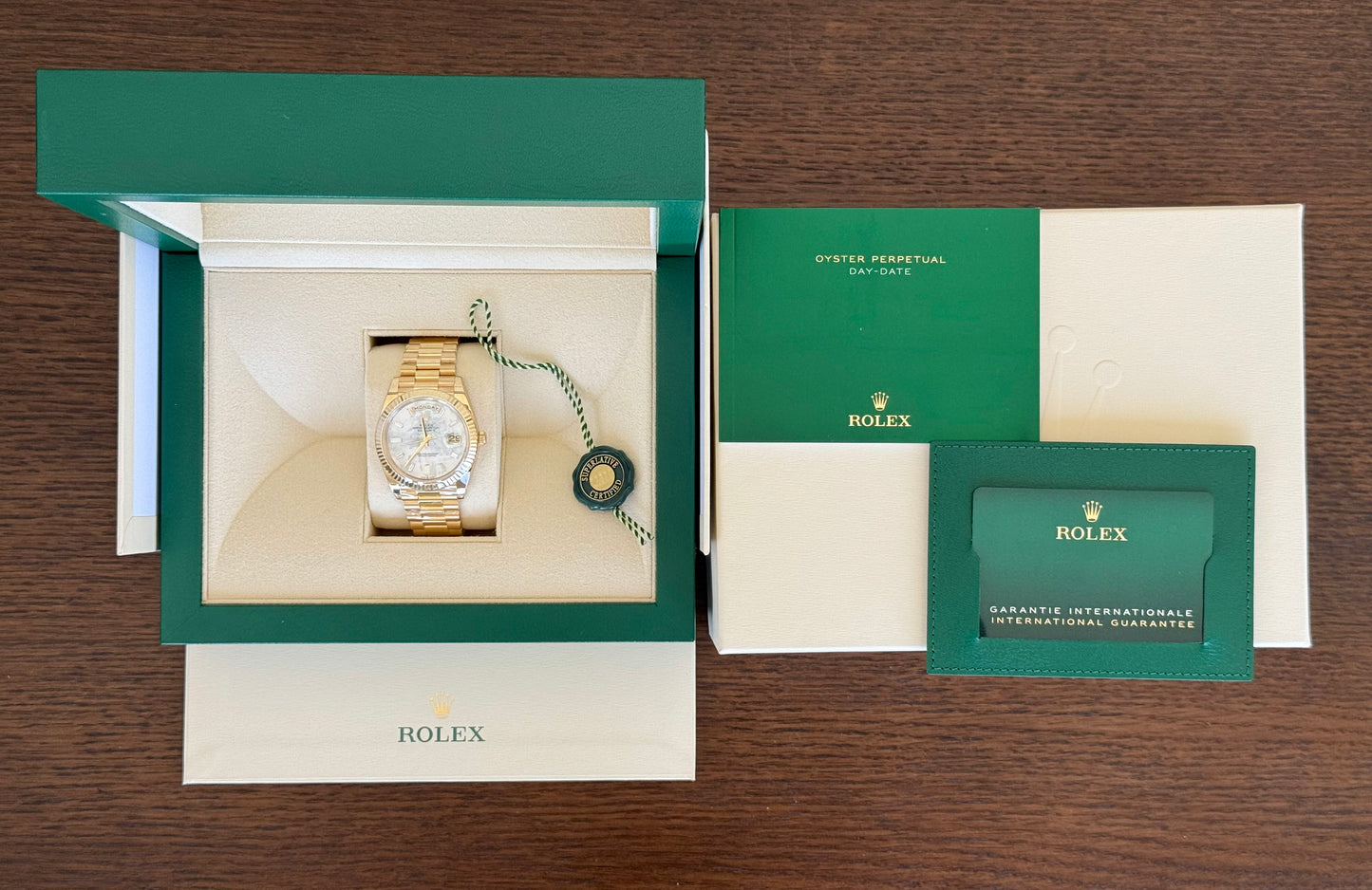 Rolex Day-Date 40 Yellow Gold Mother of Pearl ‘MOP’ Baguette Diamond Dial 228238 full set