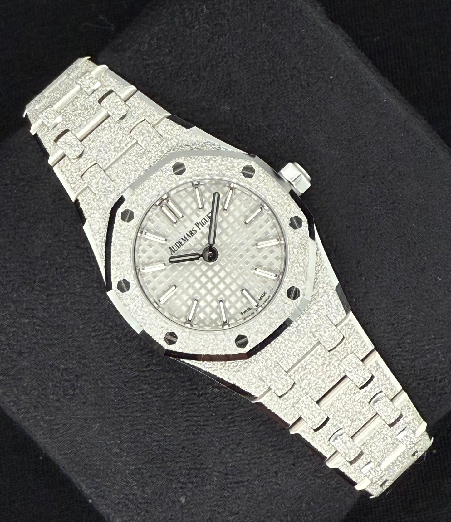 Audemars Piguet Royal Oak Lady Frosted Mini 67653BC | 2025 | 28mm