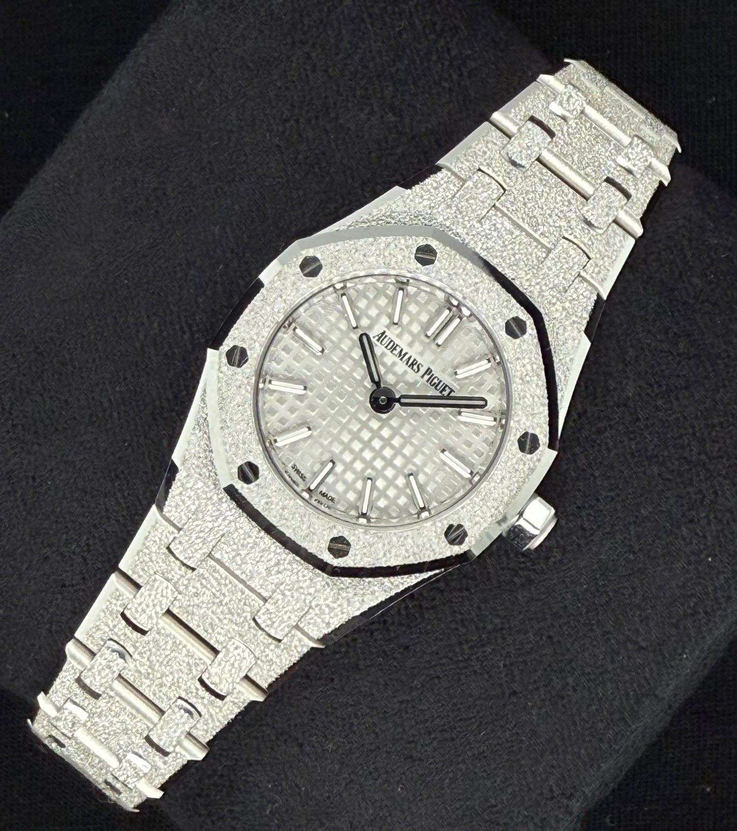 Audemars Piguet Royal Oak Lady Frosted Mini 67653BC | 2025 | 28mm