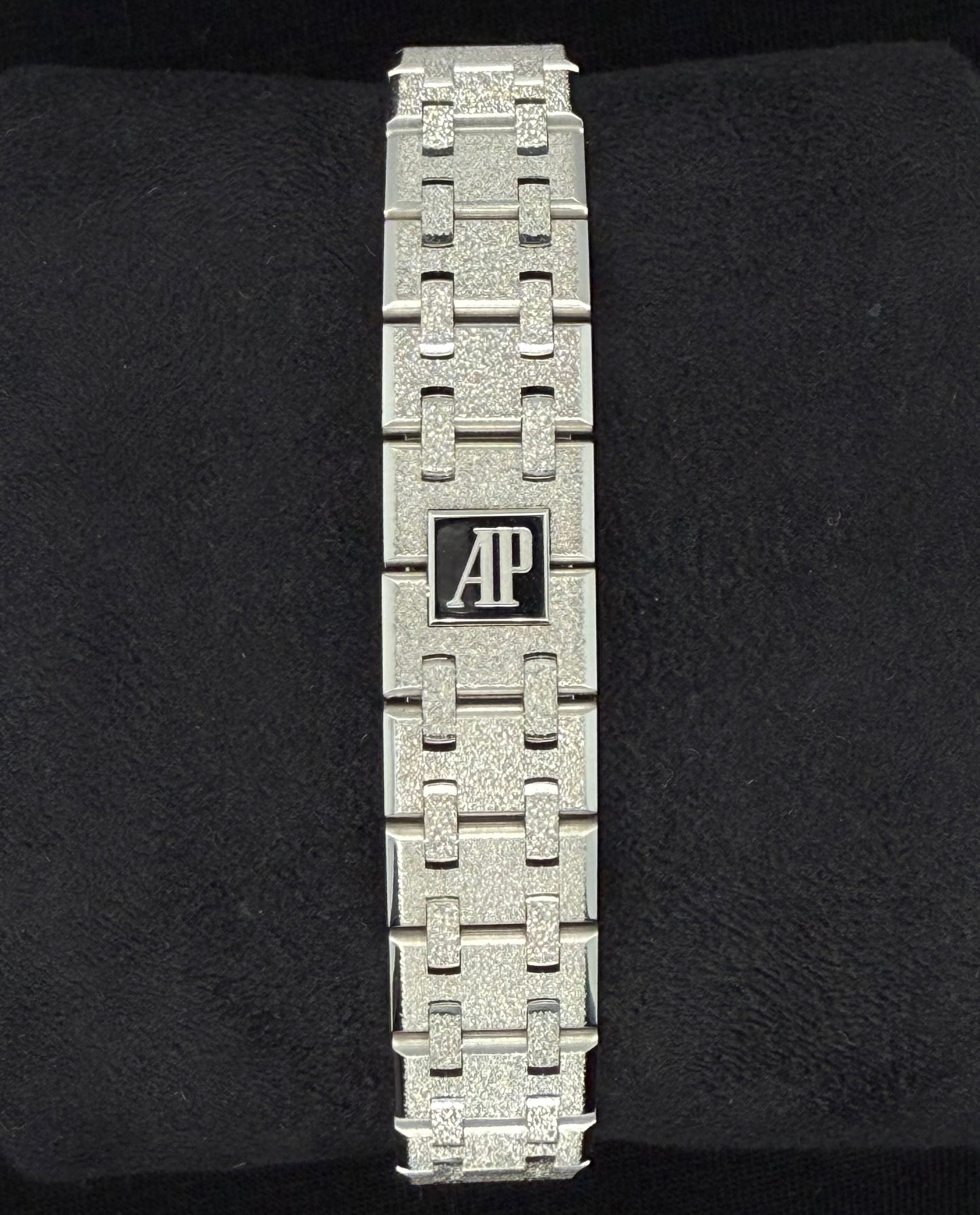 Audemars Piguet Royal Oak Lady Frosted Mini 67653BC | 2025 | 28mm