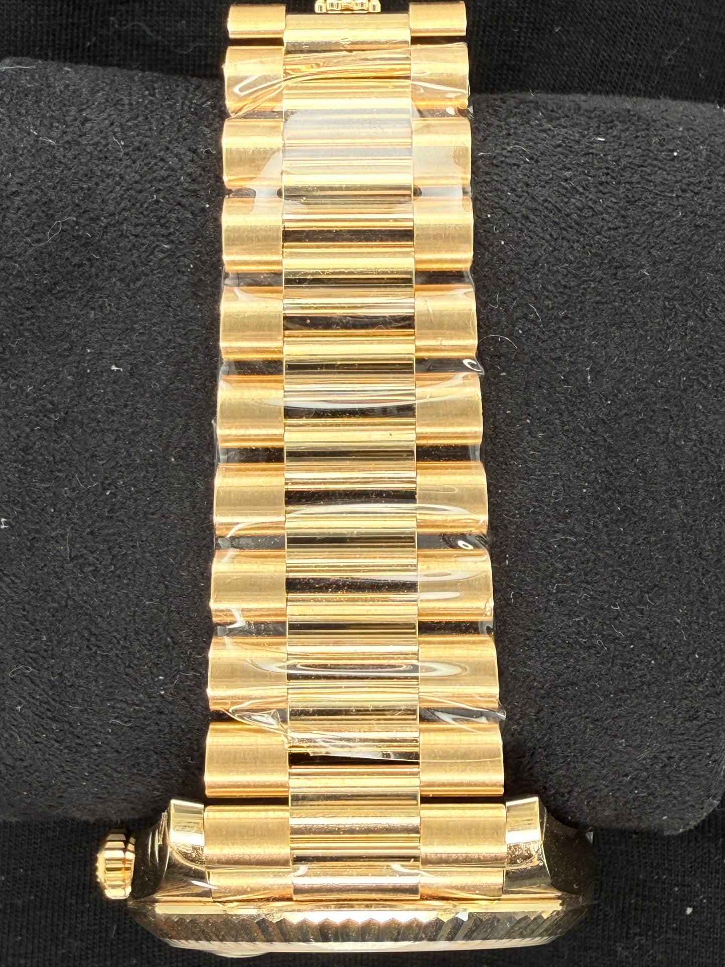 Rolex Day-Date 40 Yellow Gold Mother of Pearl ‘MOP’ Baguette Diamond Dial 228238 bracelet