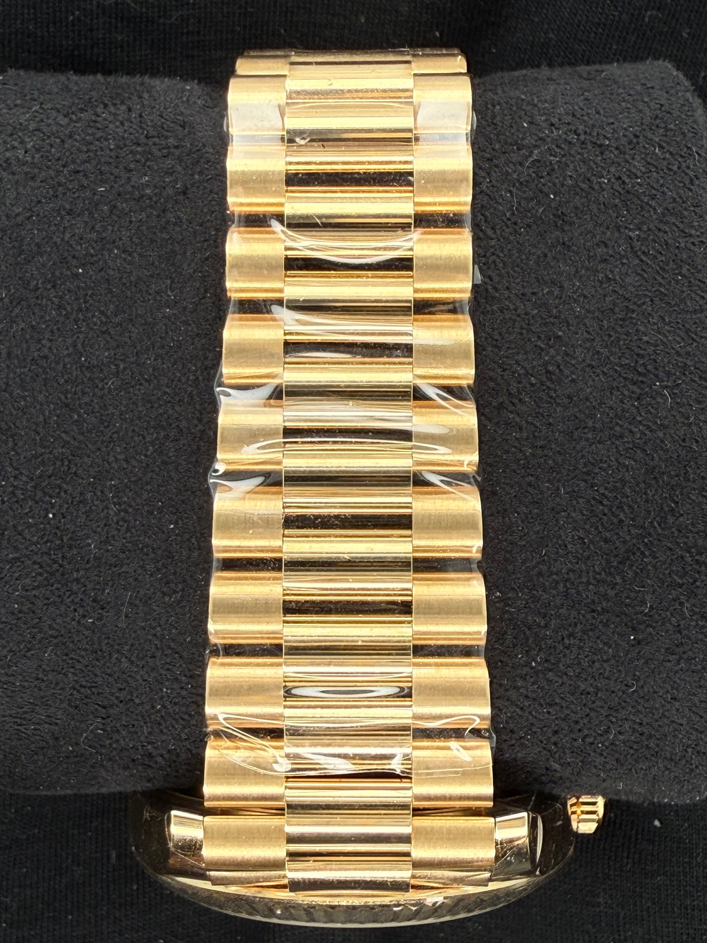 Rolex Day-Date 40 Yellow Gold Mother of Pearl ‘MOP’ Baguette Diamond Dial 228238 bracelet 2