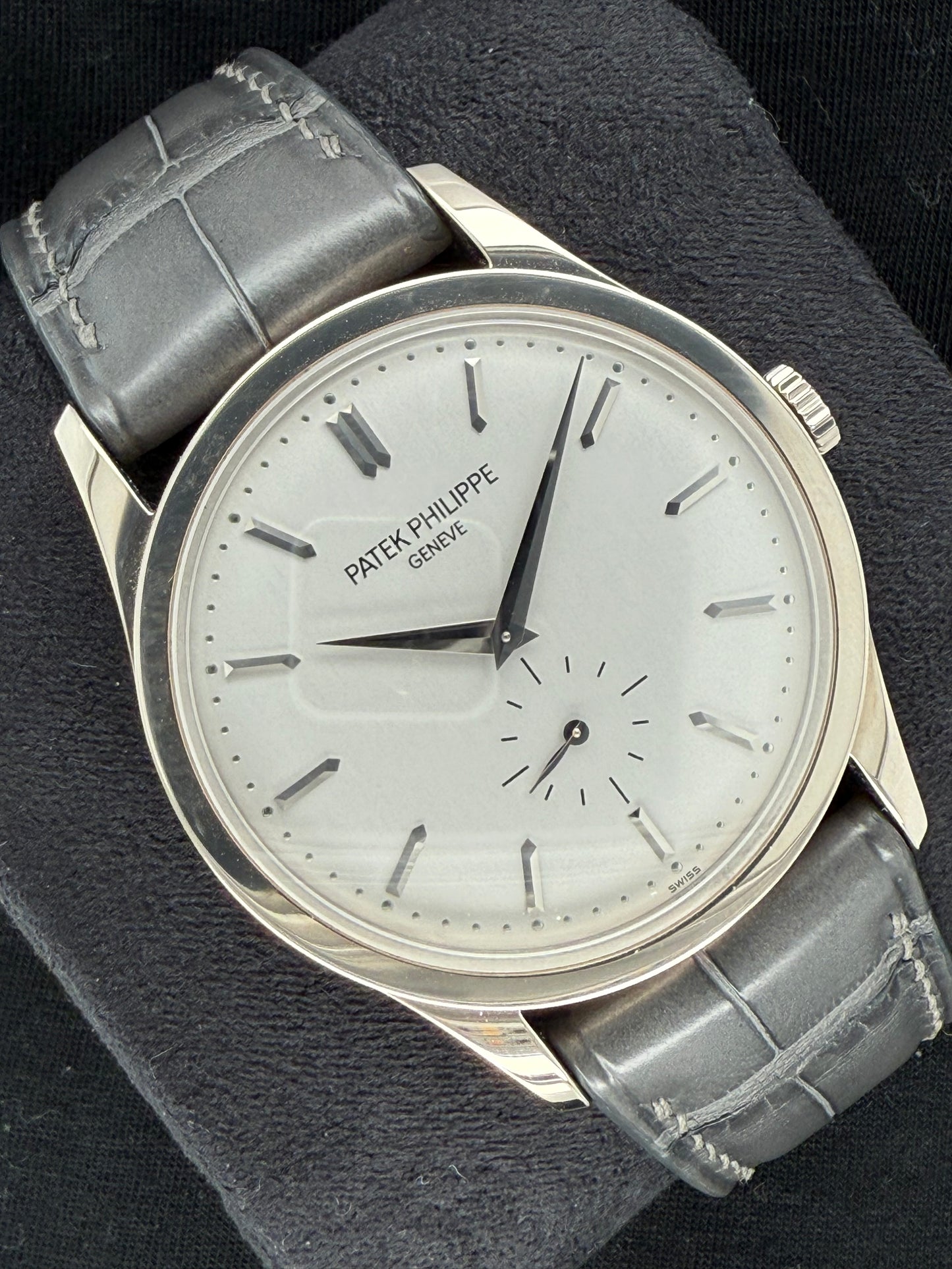 Patek Philippe Calatrava White Gold Manual Wind 5196G-001 front left