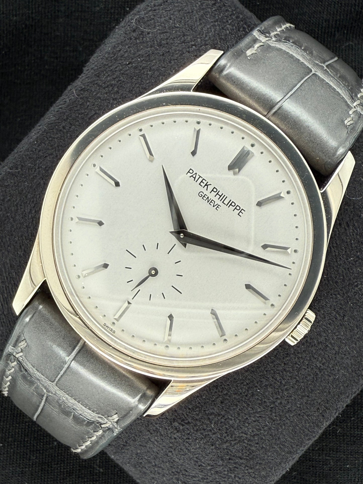 Patek Philippe Calatrava White Gold Manual Wind 5196G-001 front right