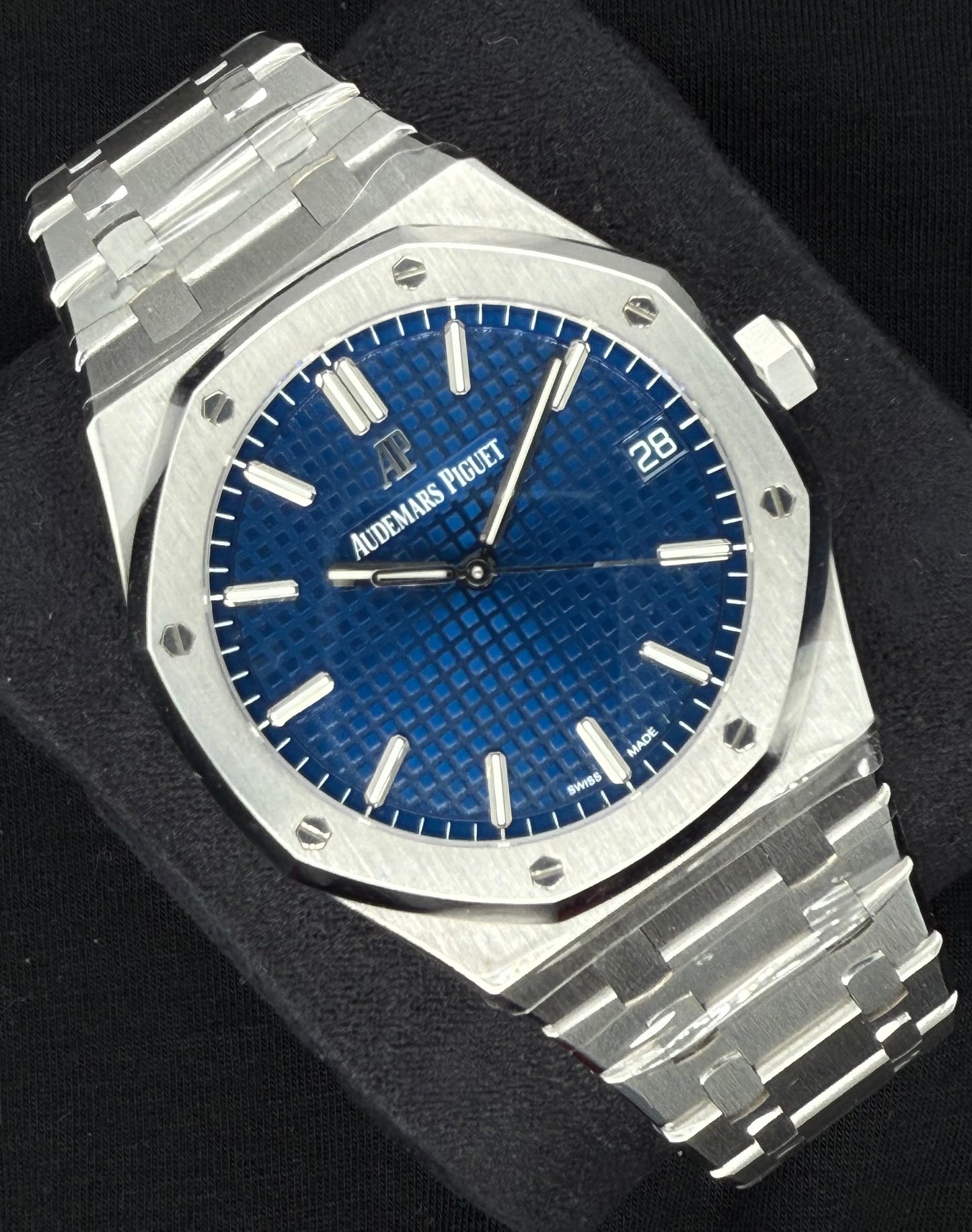 Audemars Piguet Royal Oak 18KT White Gold Blue Dial Limited Edition 1/300 15503BC | 2021 | 41mm
