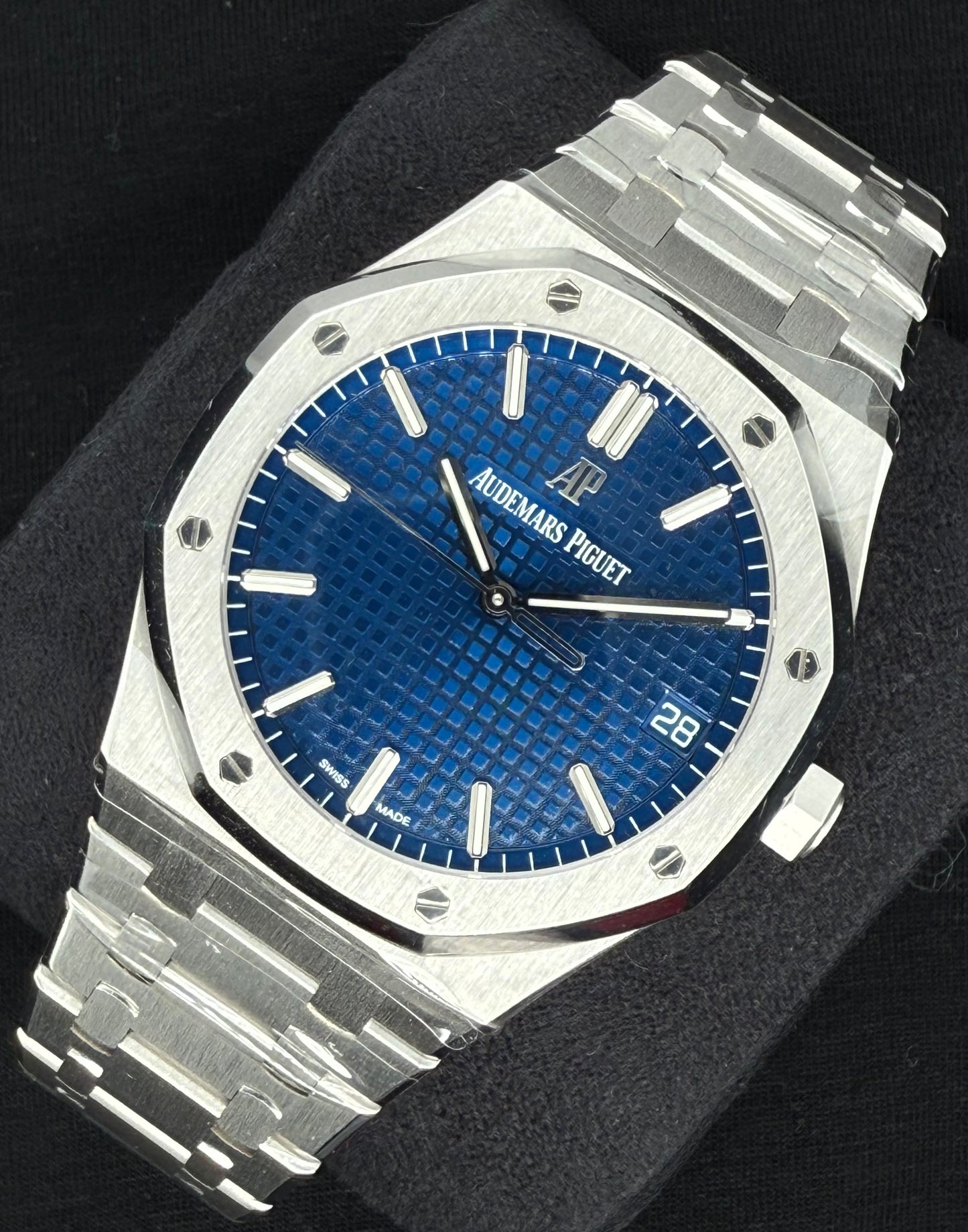 Audemars Piguet Royal Oak 18KT White Gold Blue Dial Limited Edition 1/300 15503BC | 2021 | 41mm