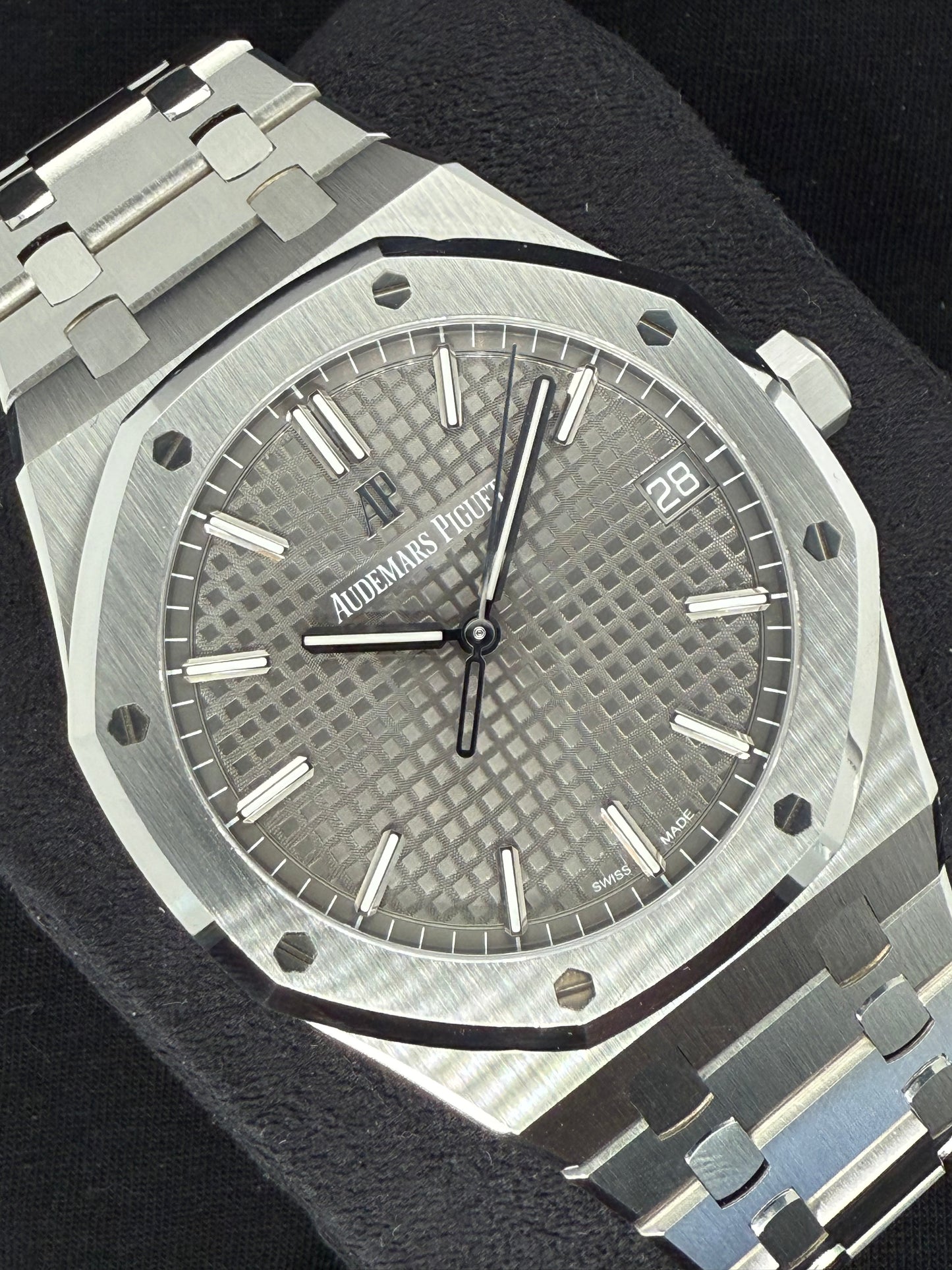Audemars Piguet Royal Oak Slate Grey Dial 15500ST.OO.1220ST.02 front 2