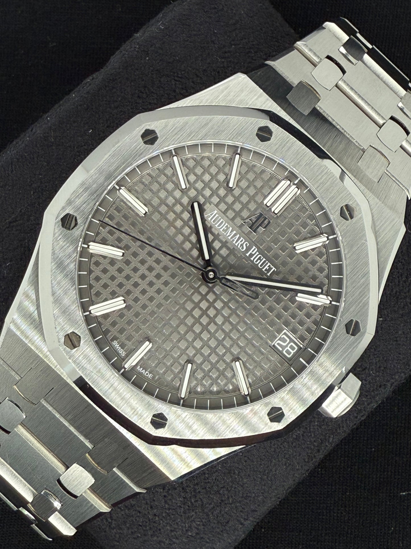 Audemars Piguet Royal Oak Slate Grey Dial 15500ST.OO.1220ST.02 front 3