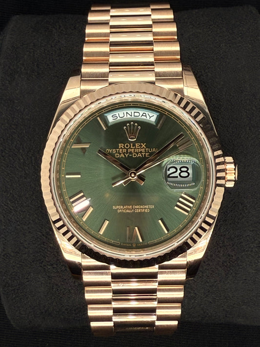 Rolex Day-Date 36 Olive Green Roman Everose Gold 128235 | 2025 | 36mm