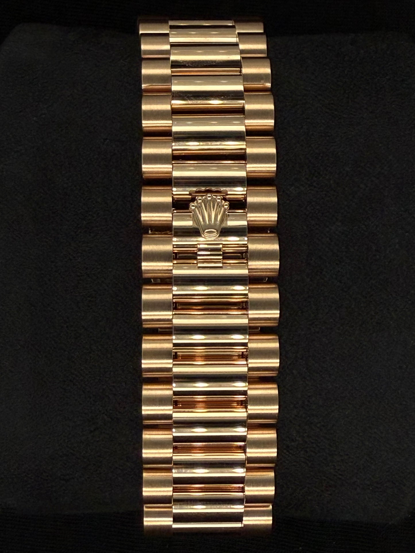 Rolex Day-Date 36 Olive Green Roman Everose Gold 128235 | 2025 | 36mm