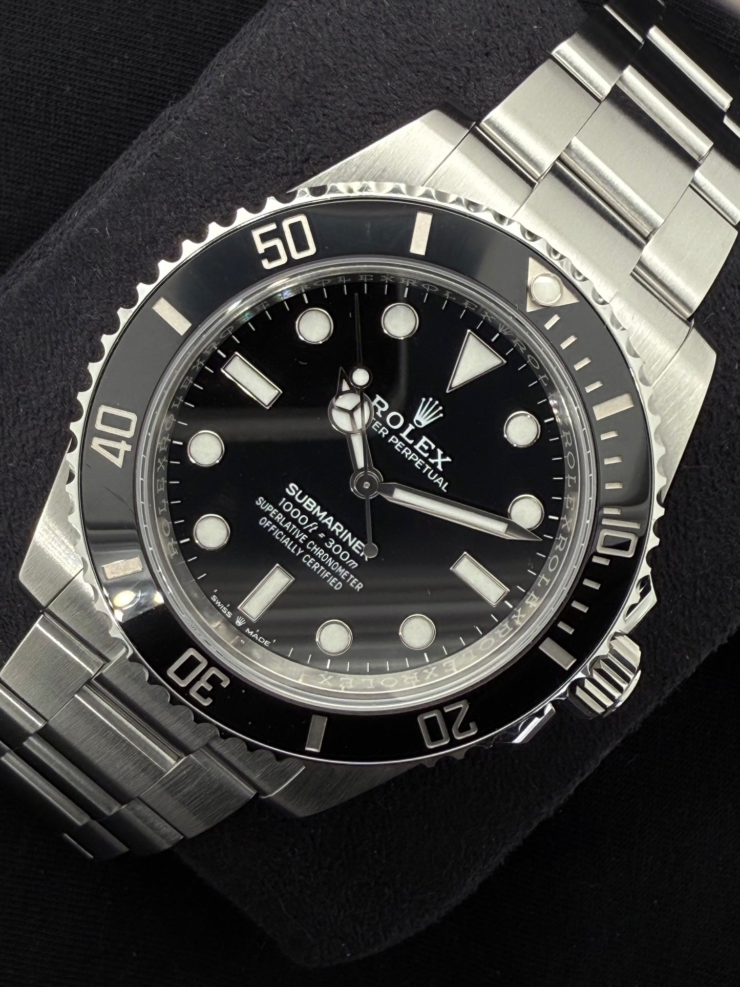Rolex Submariner (No Date) Stainless Steel Black Dial 124060 front right