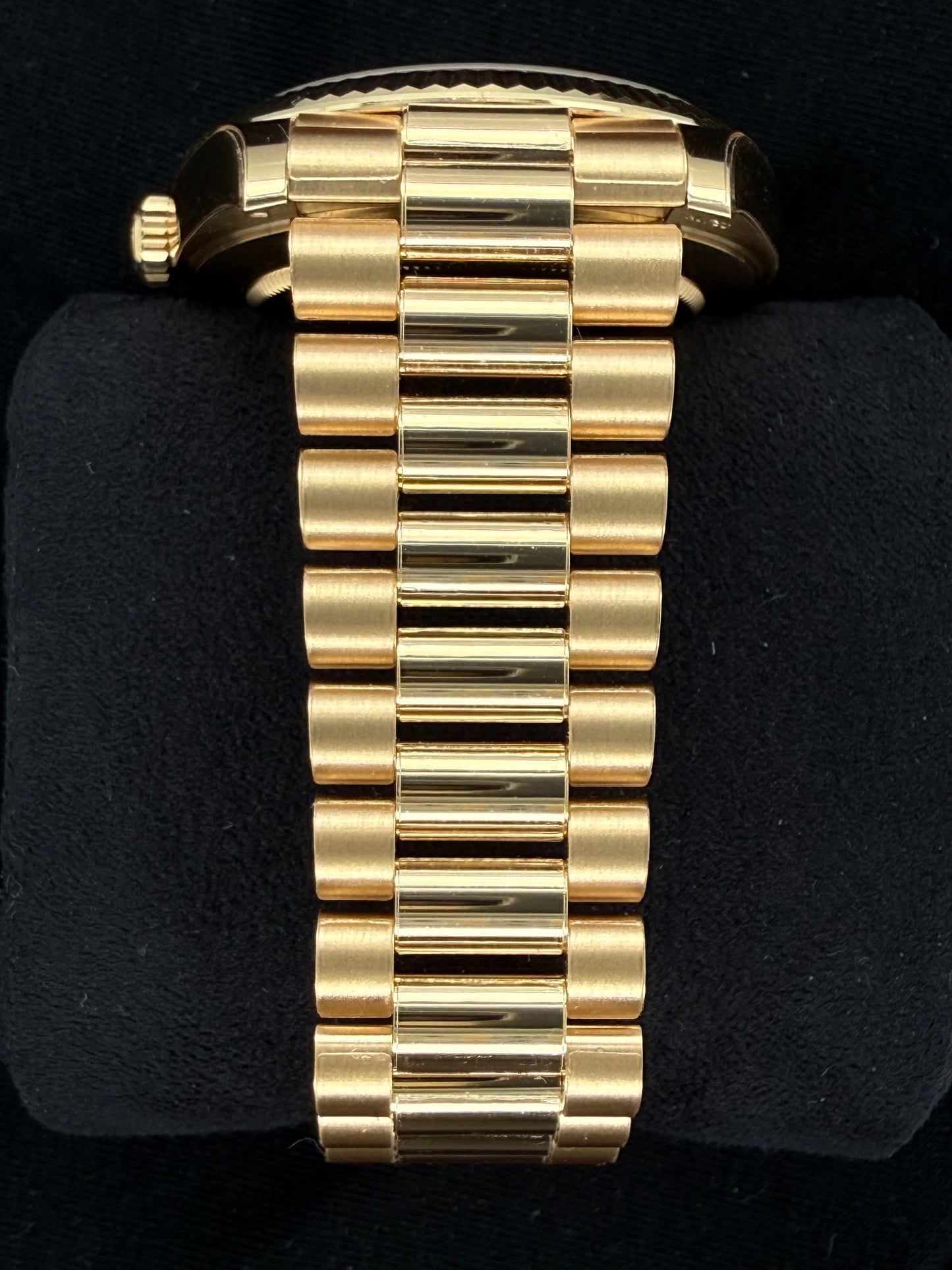 ROLEX DAY-DATE 40 YELLOW GOLD Rolex Day Date Yellow gold fluted bezel OMBRÉ GREEN DIAL 228238-0069 Bracelet