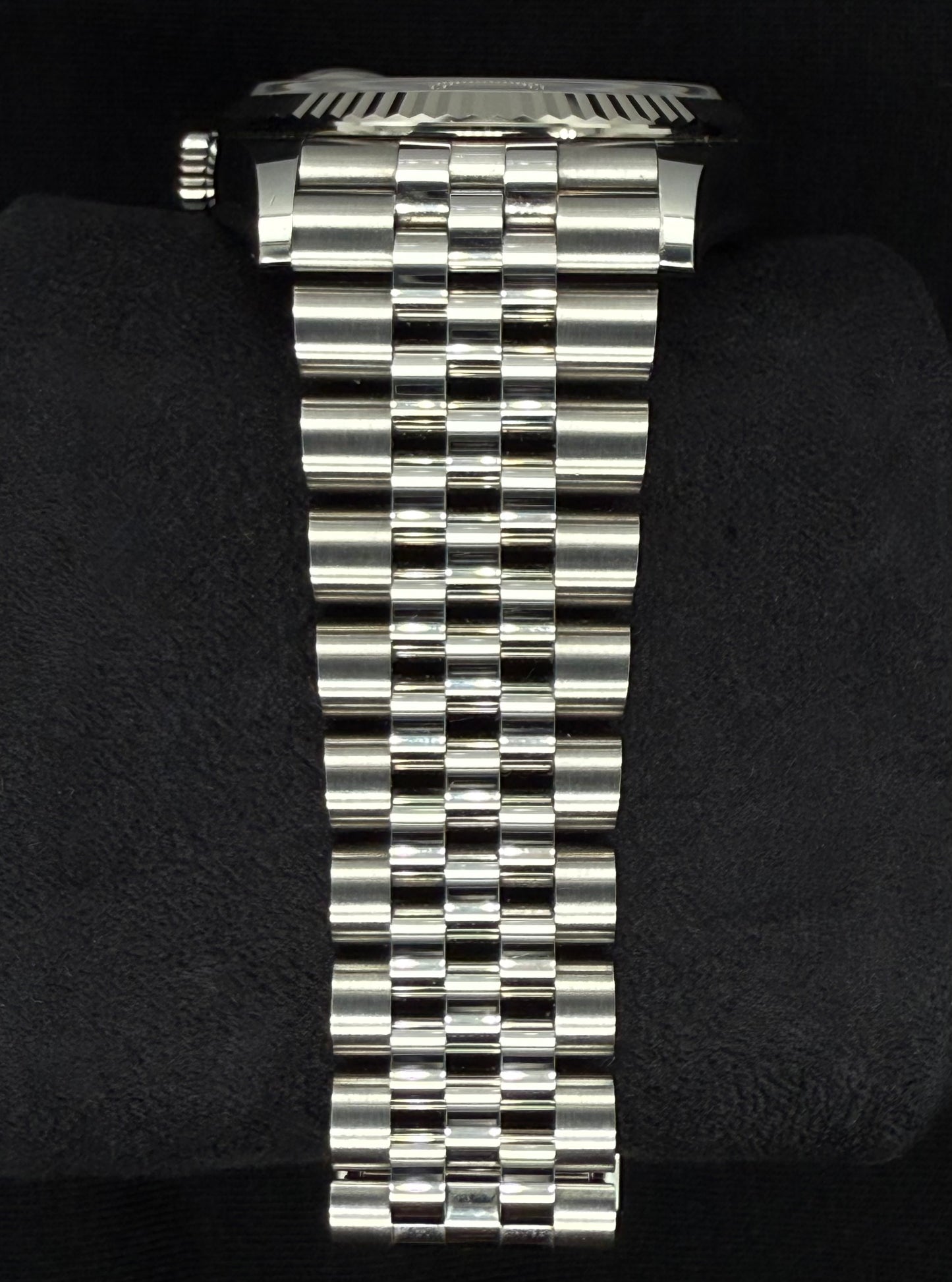 Rolex Datejust 36 Fluted Bezel Stainless Steel Purple Diamond Set Roman Dial VI and IX Jubilee 126234 bracelet